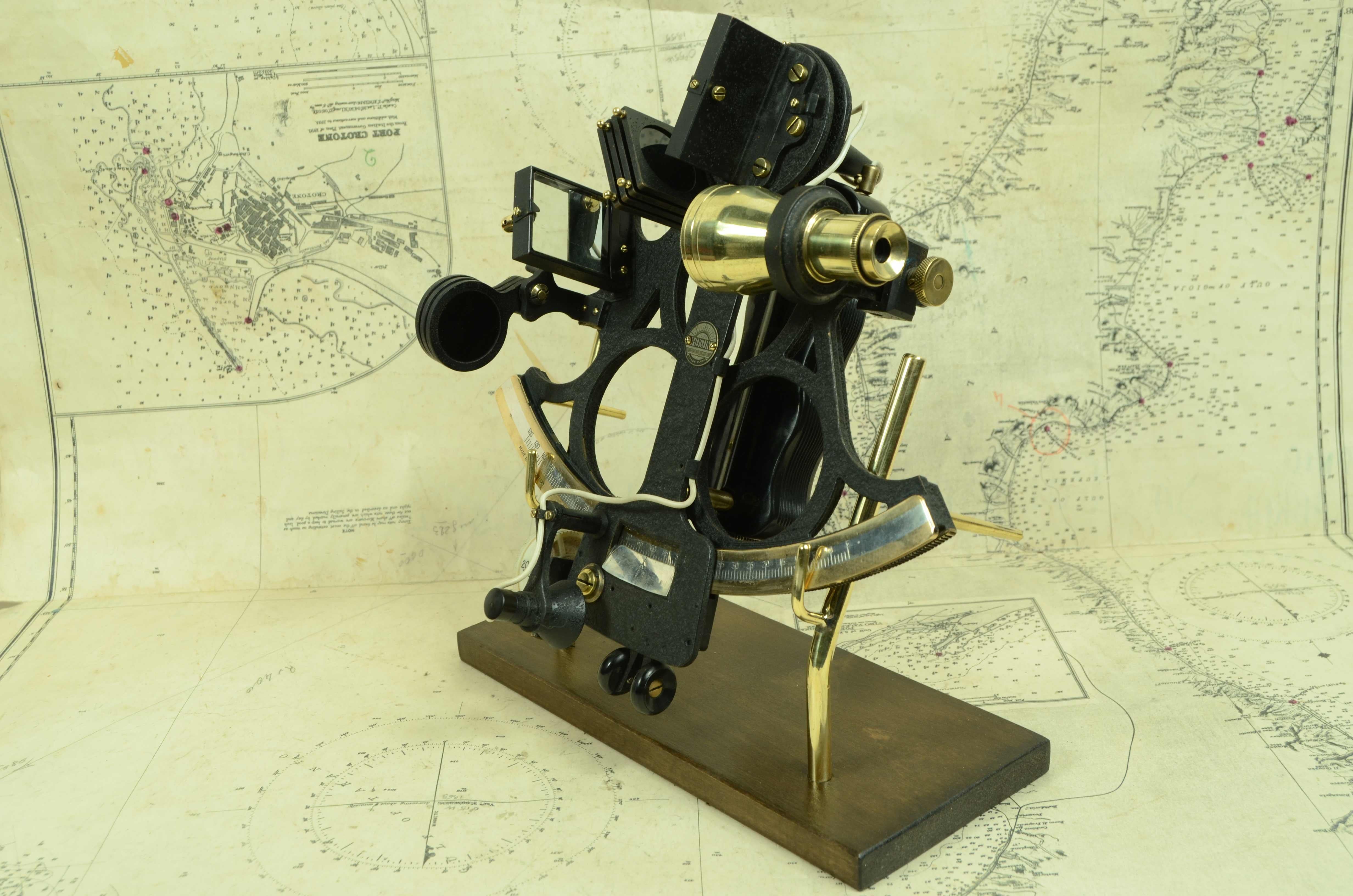 Brass sextant signed Husun Trade Mark  Serial No. 55040 from the 1930s 3