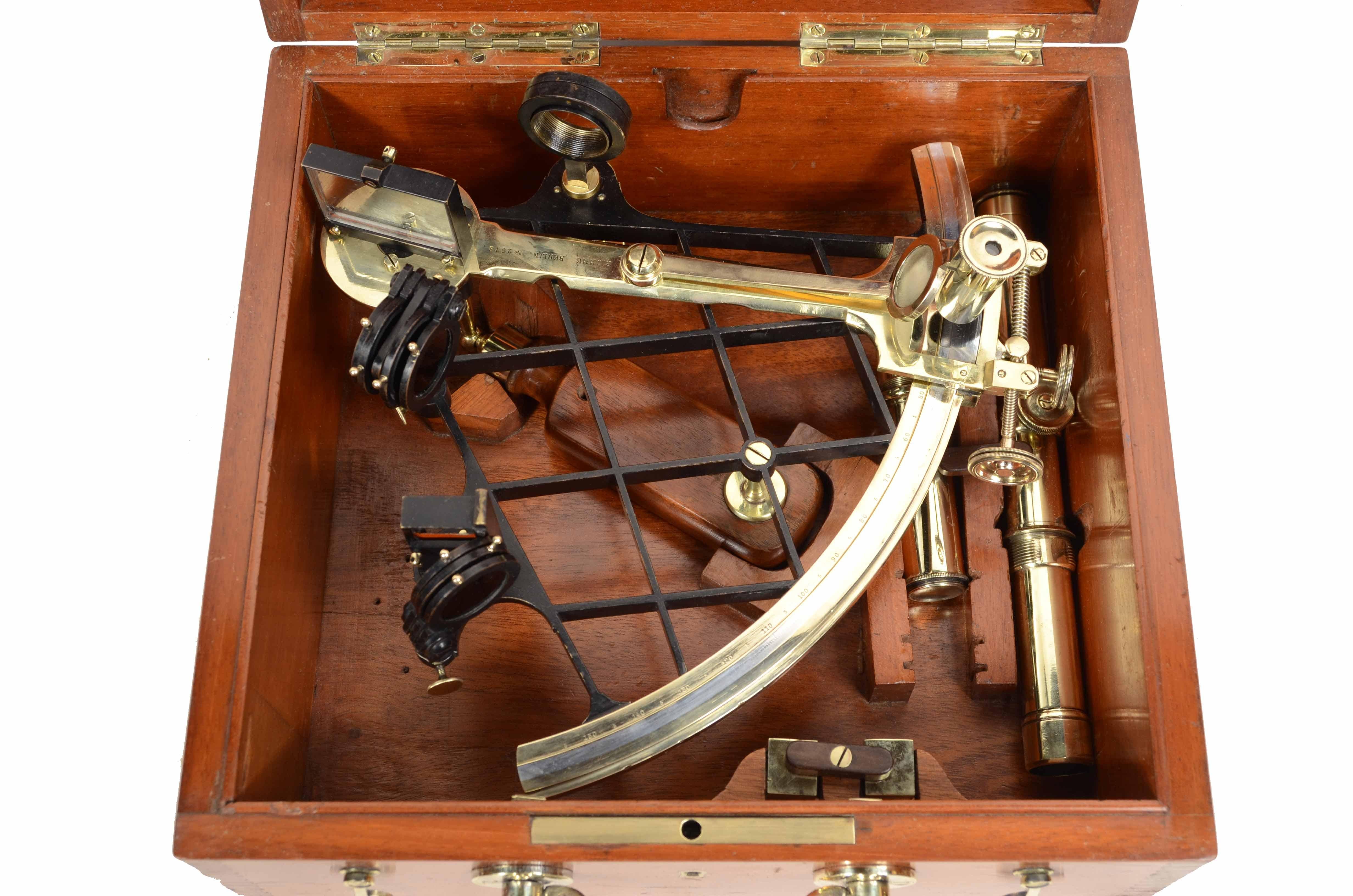 Sextant in  brass signed R. Jmme Berlin no. 2578 second  mid 19th Century In Good Condition In Milan, IT