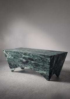 SESTO Moderna y escultural mesa de centro italiana de mármol verde de dAM Atelier