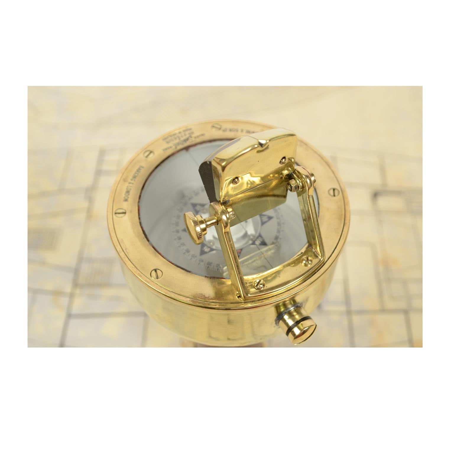 Sestrel Compass Late 19th Century, Brass and Wood Support base made of Brass 2