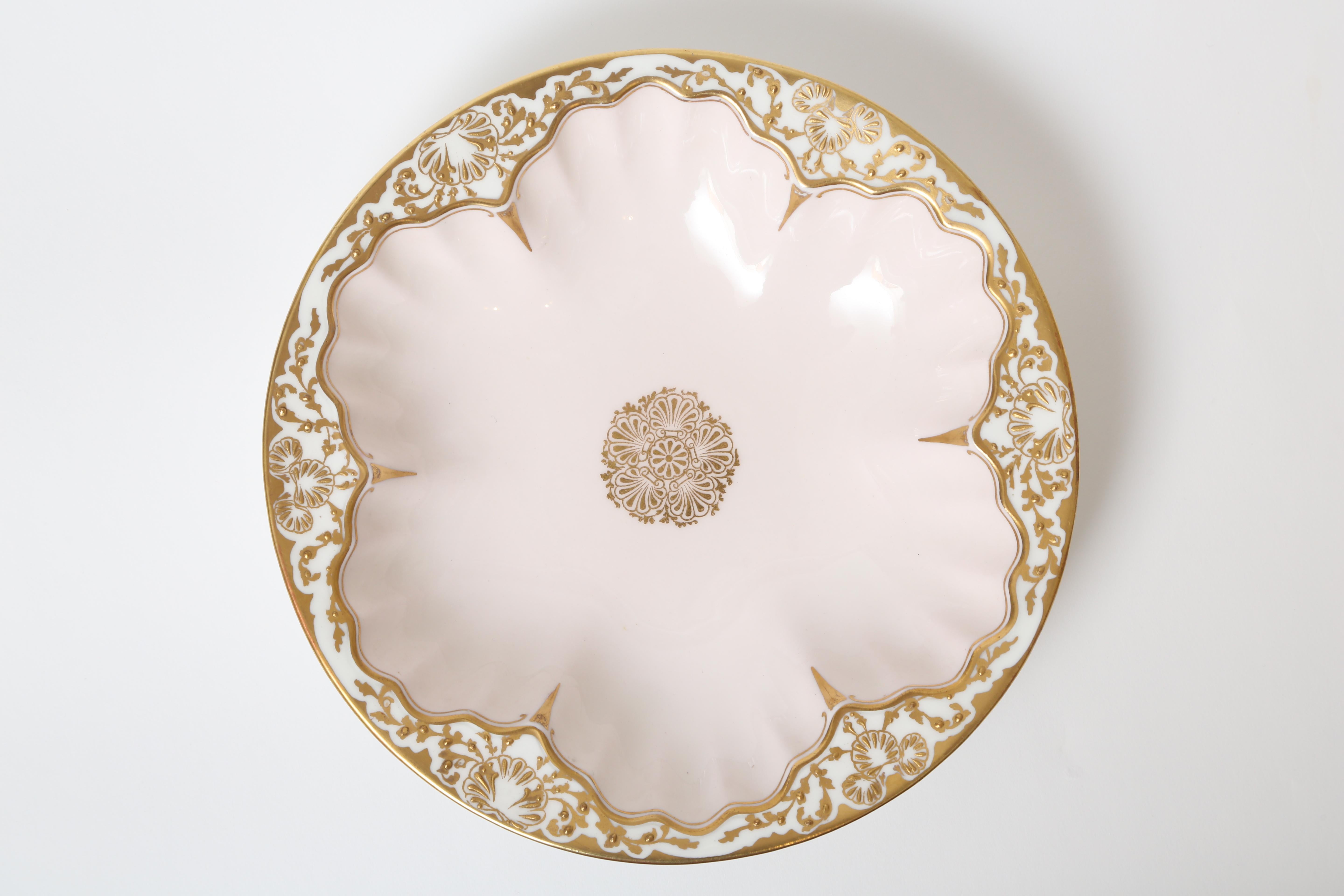 A stunning set of shell shaped scalloped deep bowls, perfect for so many first course, soup or dessert dishes. The deep wells are accentuated with shell cartouches on the collars and detailed raised tooled gilt work. Each interior is hand painted