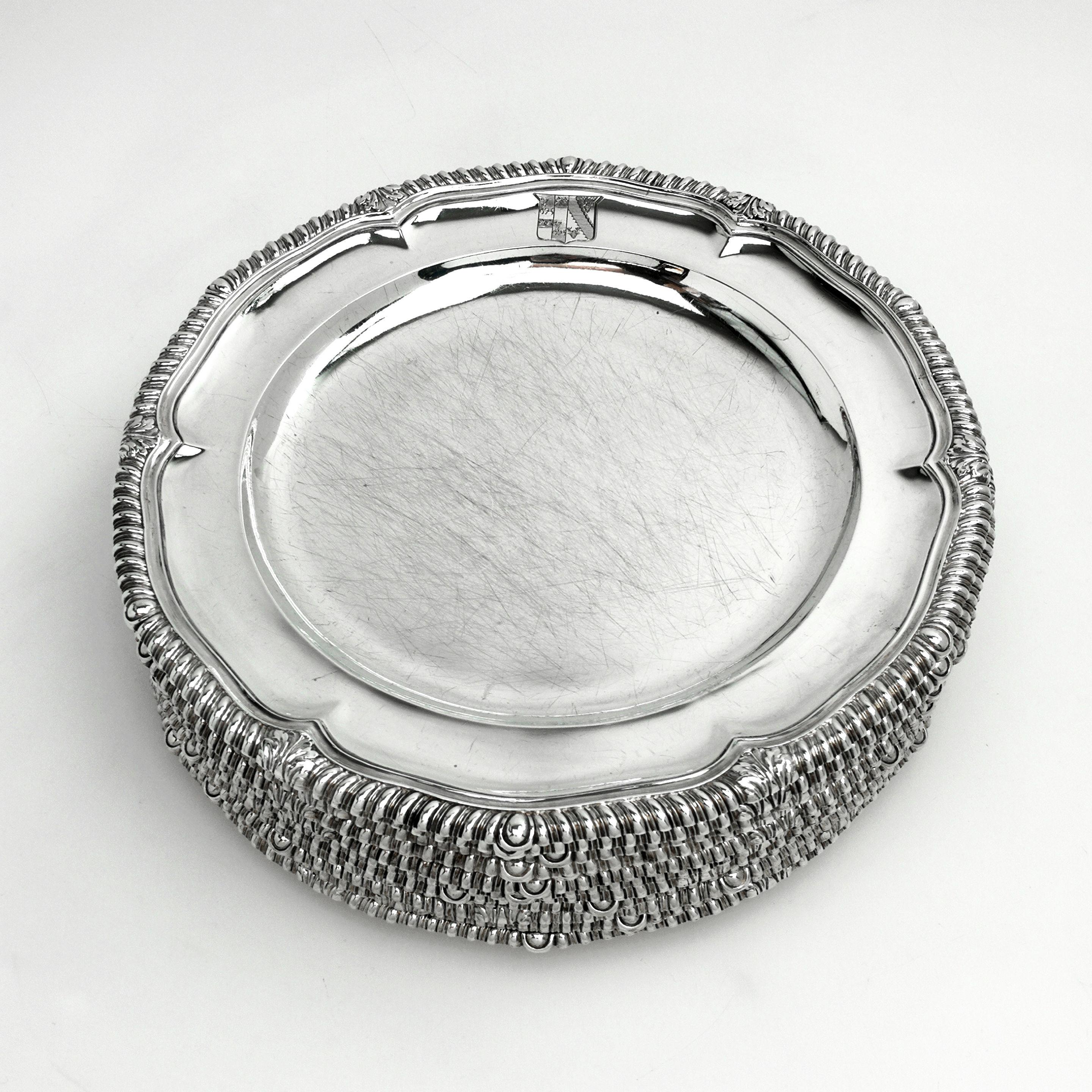Set of 12 Antique George III Sterling Silver Dinner Plates 1820 Georgian Plates In Good Condition In London, GB