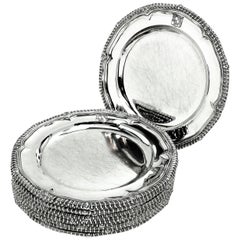 Lot de 12 assiettes plates anciennes George III en argent sterling 1820 de style géorgien