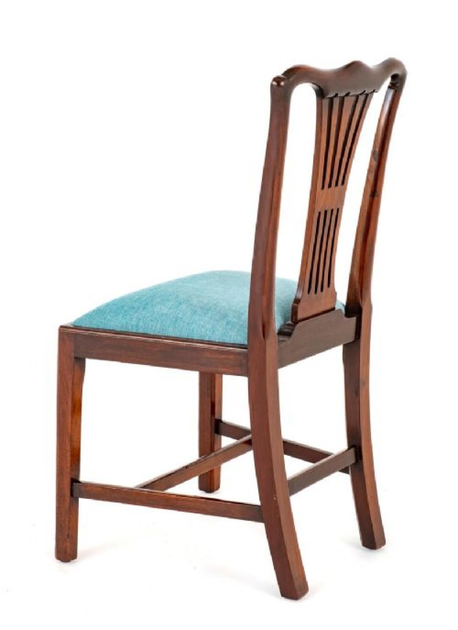 Set of 12 (10 + 2) mahogany chippendale style dining chairs.
These chairs stand upon square front legs with swept back legs and an 