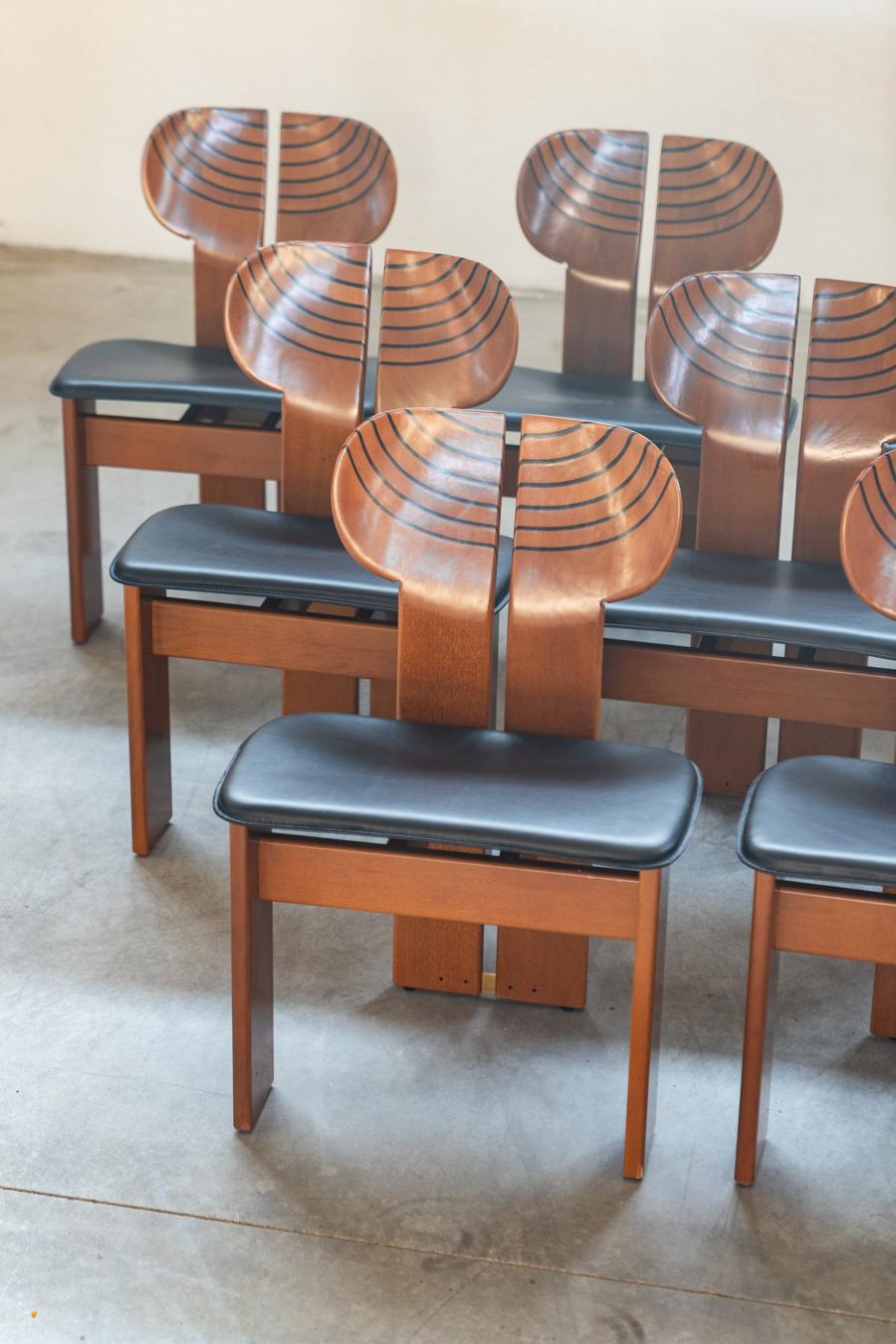 Set 12 Stühle Afra & Tobia Scarpa mod. Afrika - Gruppo Unico, 80/90
Stil
Weinlese
Entwurfszeitraum
1980 - 1989
Produktionszeitraum
1980 - 1989
Jahr der Herstellung
1980
Land der Produktion
Italien
Schöpfer
Scarpa,