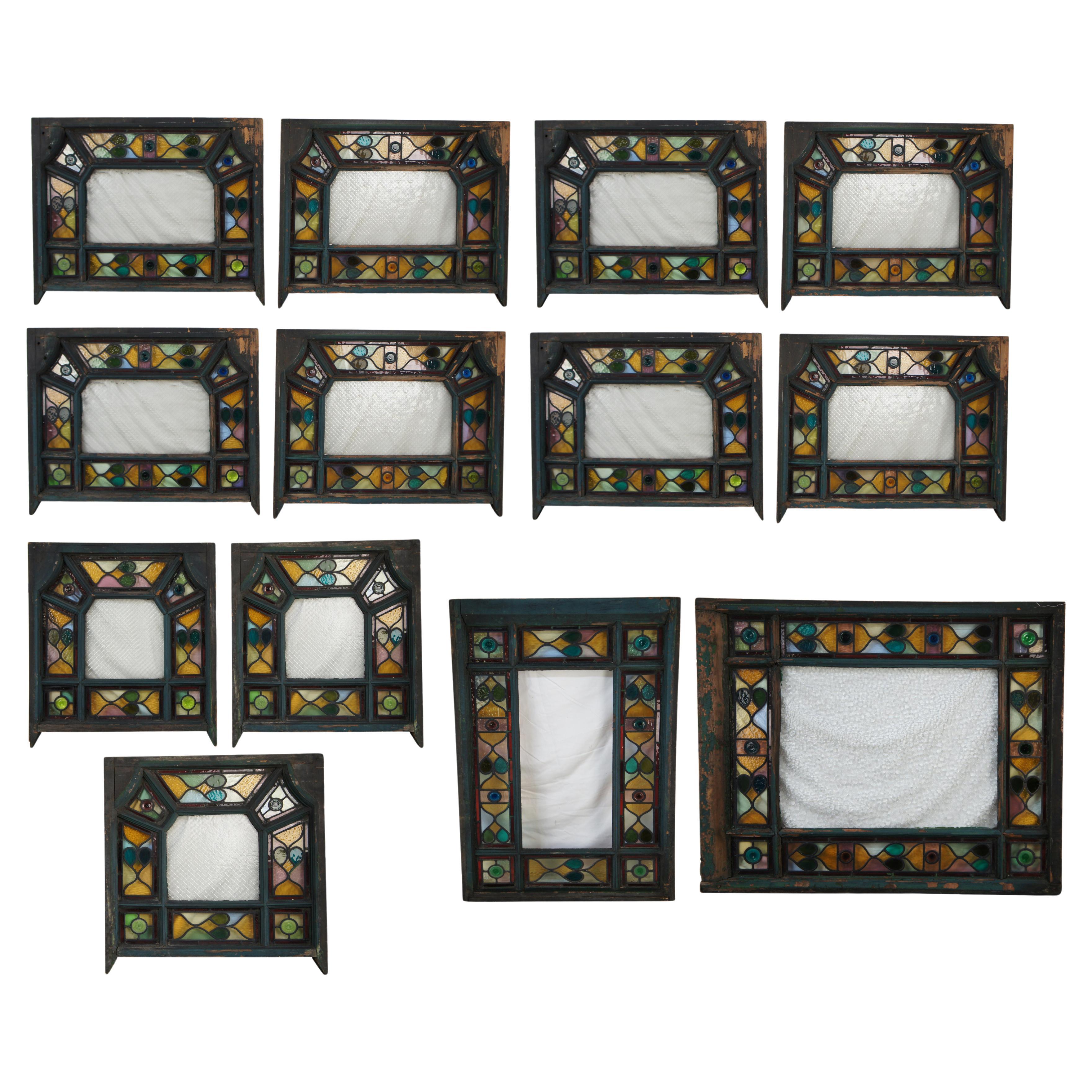 Set di 14 vetrate antiche inglesi vittoriane ad arco, geometriche e con piombo