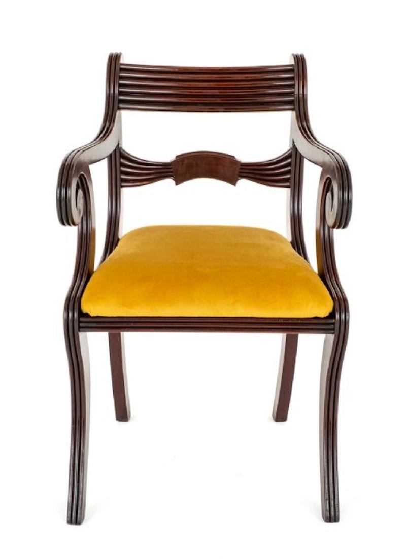 Hier haben wir eine gute Qualität Satz von 16 (15 + 1) Regency Style Mahagoni Esszimmerstühle.
Die Stühle stehen auf kannelierten Säbelbeinen.
CIRCA 1880
Wir haben verschiedene Esstische, die zueinander passen, wenn Sie eine komplette