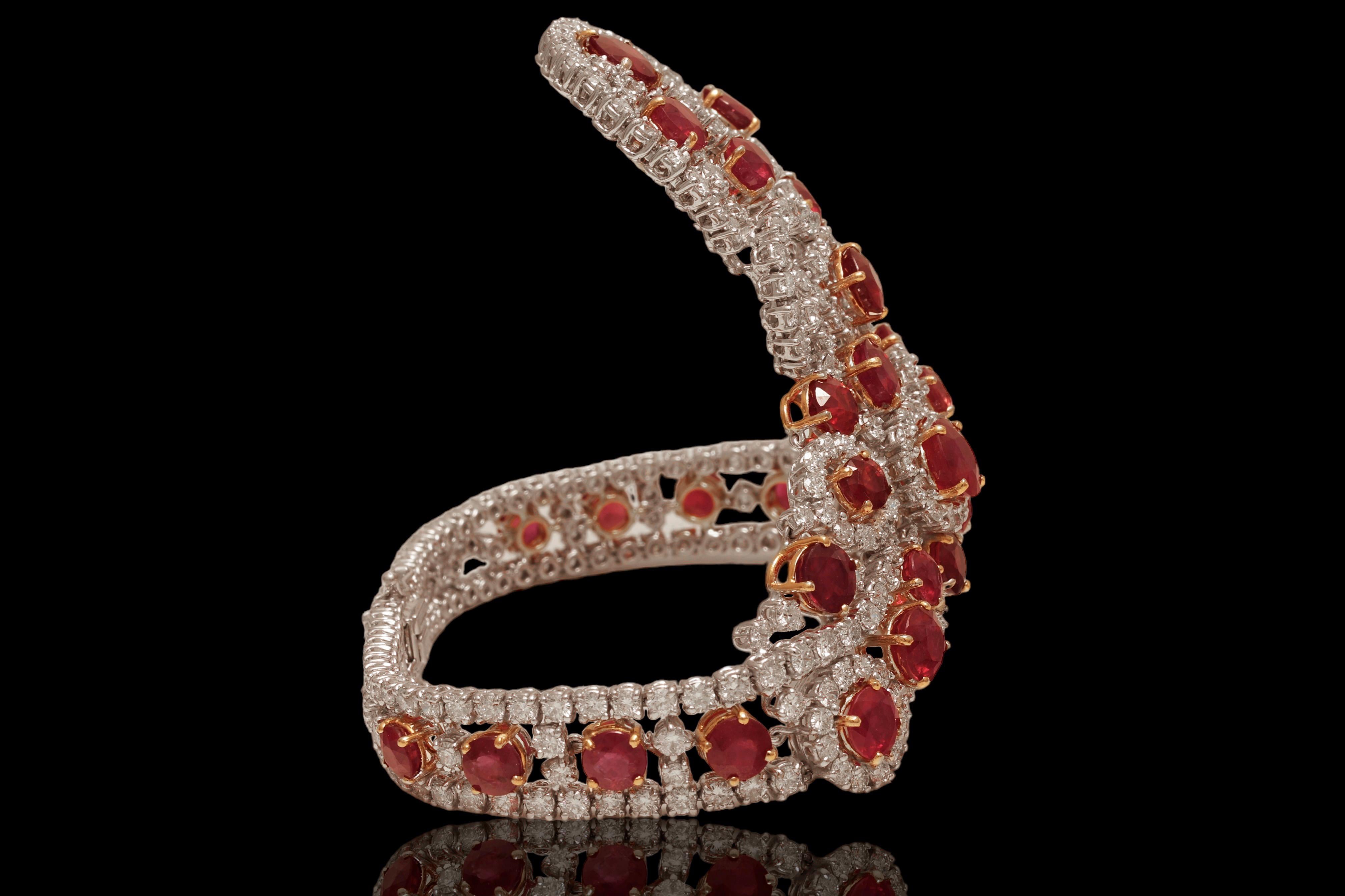 Set 18 kt. Gold Necklace, Earring, Ring, Bracelet, 116Ct Rubies & 105Ct Diamonds For Sale 8