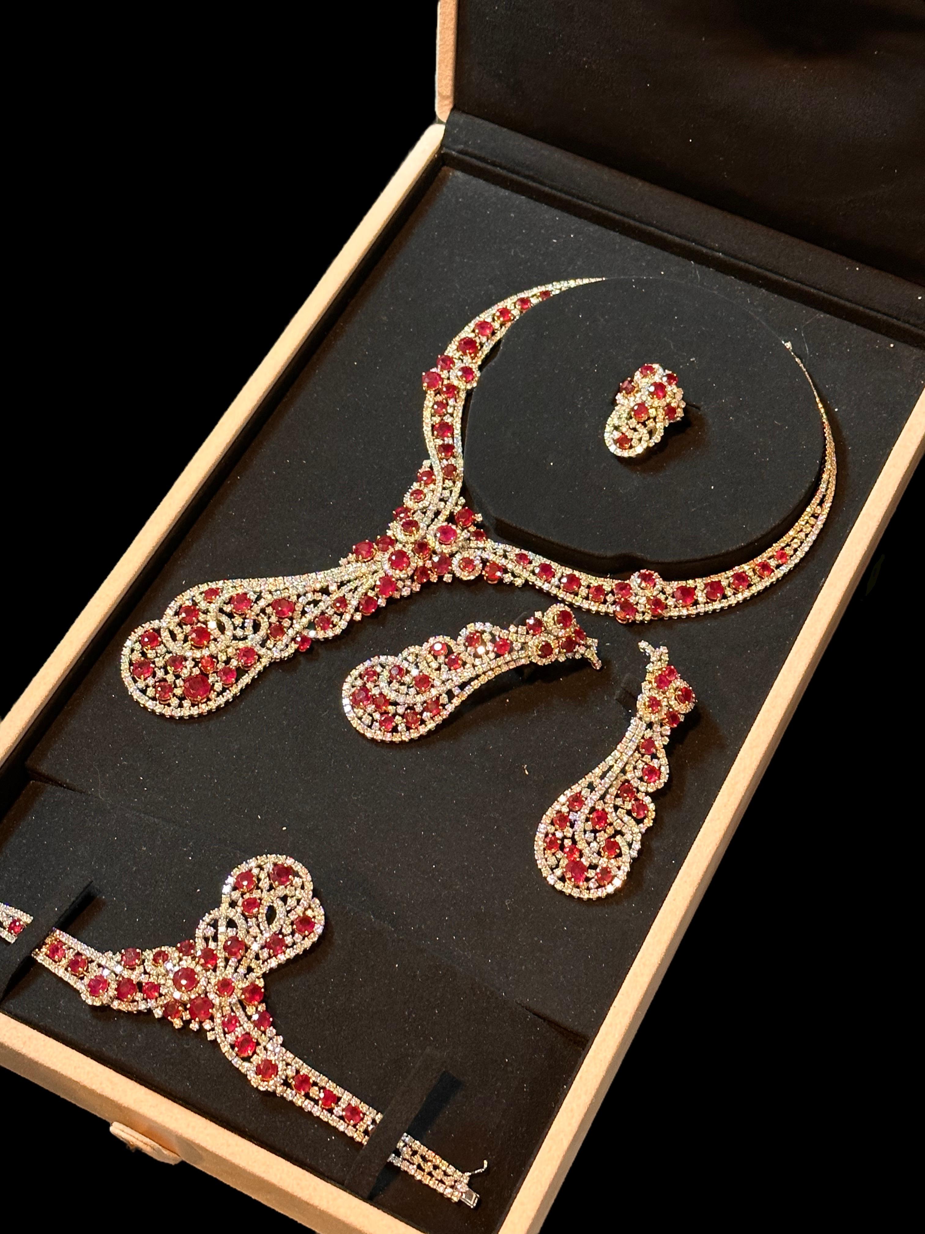 Set 18 kt. Gold Necklace, Earring, Ring, Bracelet, 116Ct Rubies & 105Ct Diamonds For Sale 12