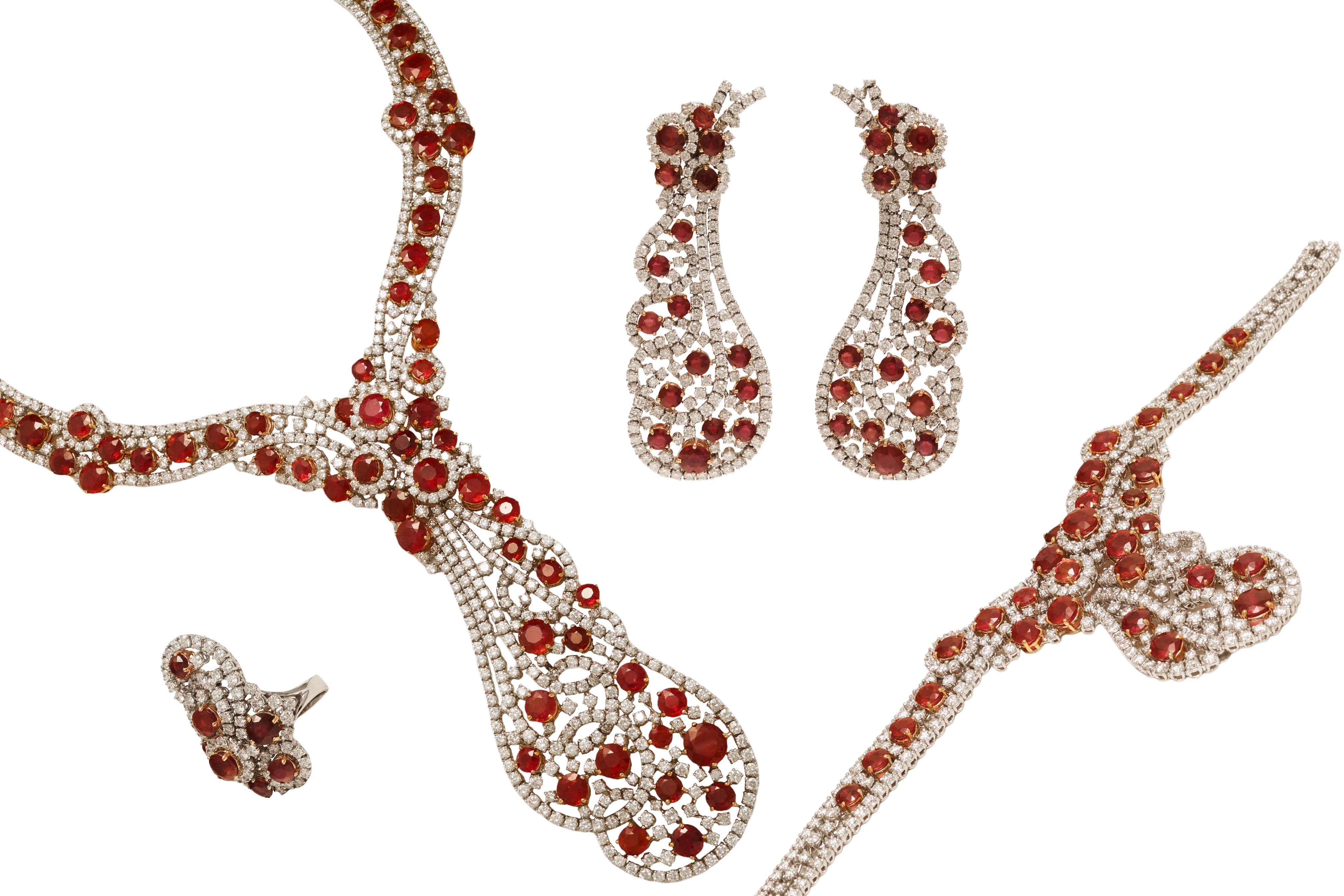 Set 18 kt. Gold Necklace, Earring, Ring, Bracelet, 116Ct Rubies & 105Ct Diamonds For Sale 13