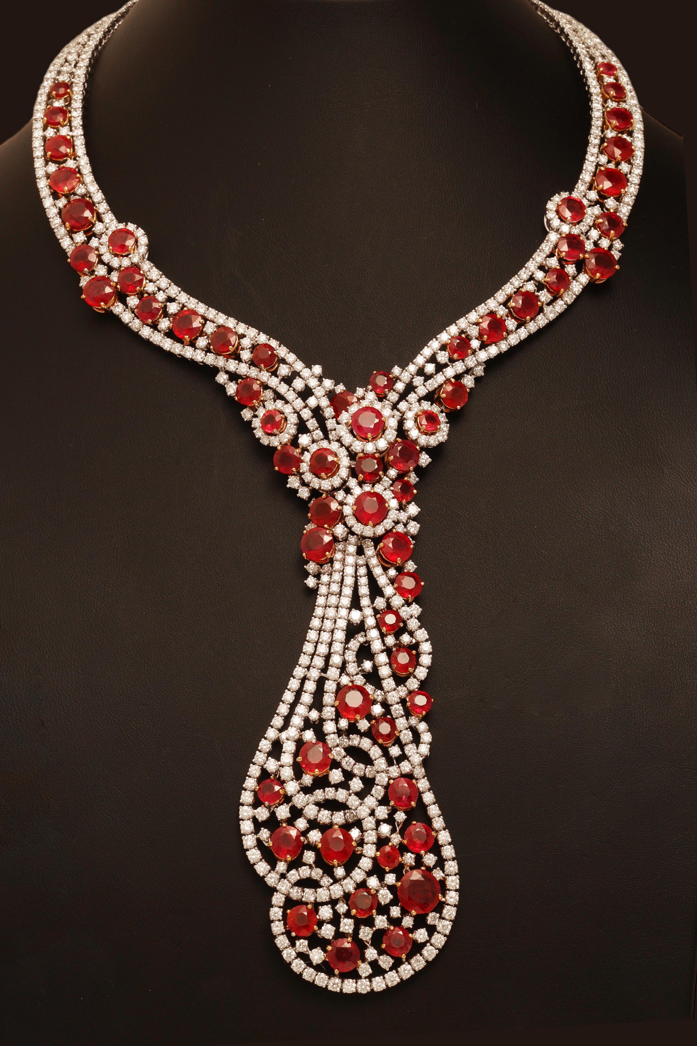 Women's or Men's Set 18 kt. Gold Necklace, Earring, Ring, Bracelet, 116Ct Rubies & 105Ct Diamonds For Sale