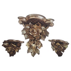 Juego 1920s Antiguo Dore Giltwood "Rosas" Ménsulas de Exhibición de Pared 1 Grande y Pr Pequeño
