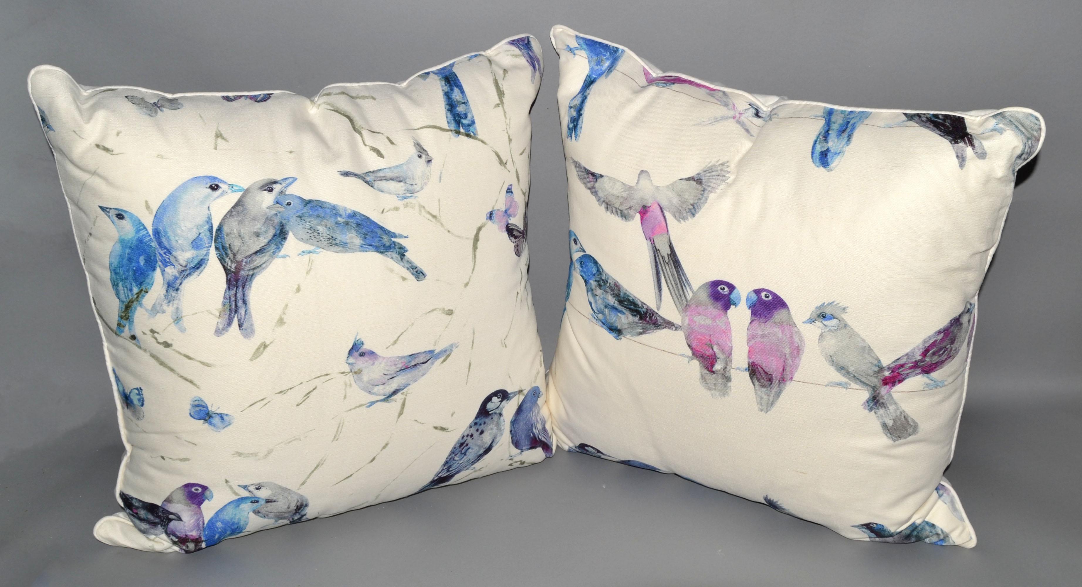 Set di 2 cuscini in tessuto di lino con uccelli blu e lilla riempiti di piuma d'oca Mid-Century Modern in vendita 7