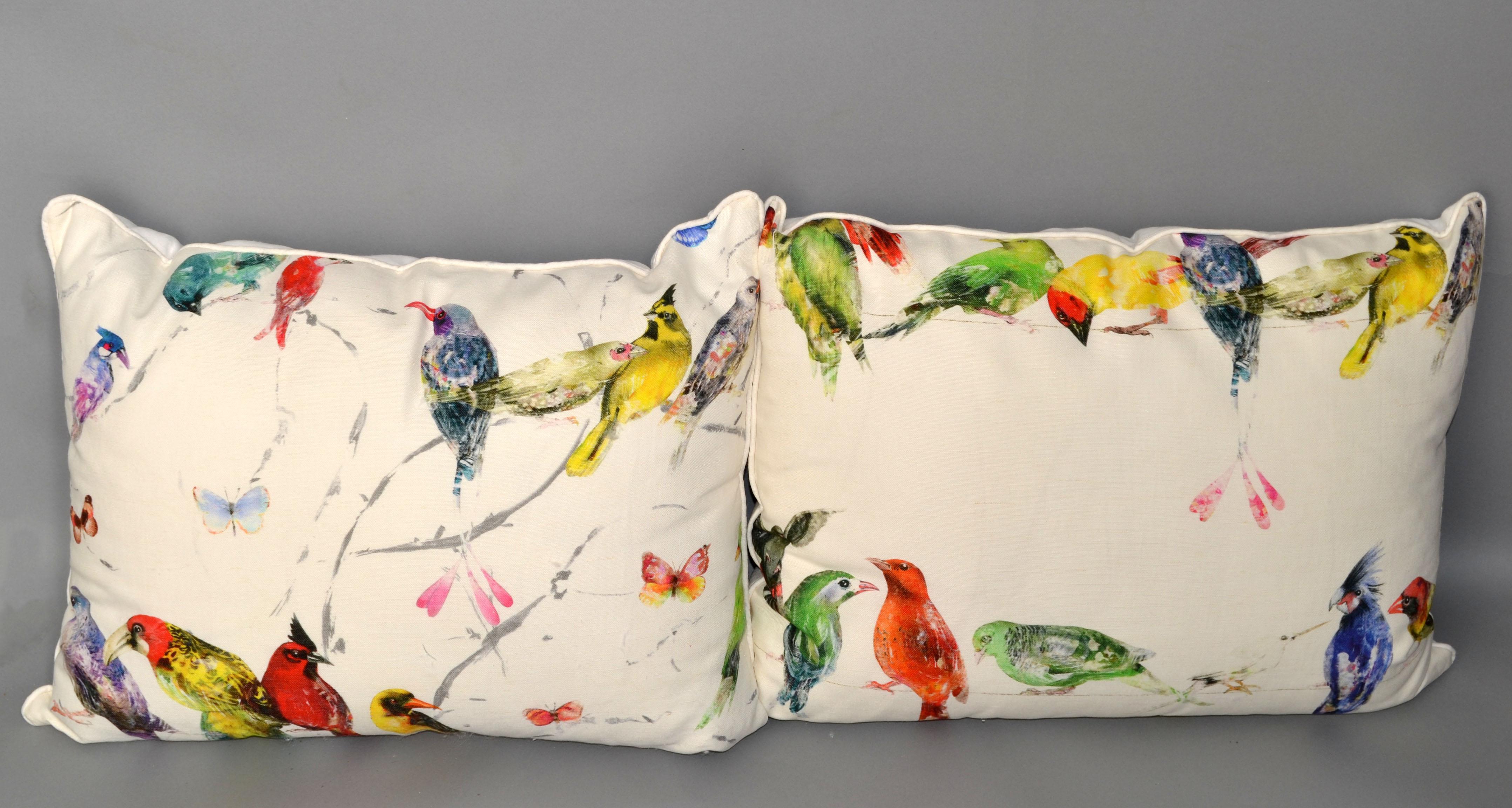 Set di 2 cuscini in lino belga con motivo a uccelli colorati in tessuto con imbottitura in piuma d'oca, in stile Mid-Century Modern.
Cuscino completo, imbottito con piuma d'oca e chiusura con la classica cerniera invisibile. 
Resistente sia per gli