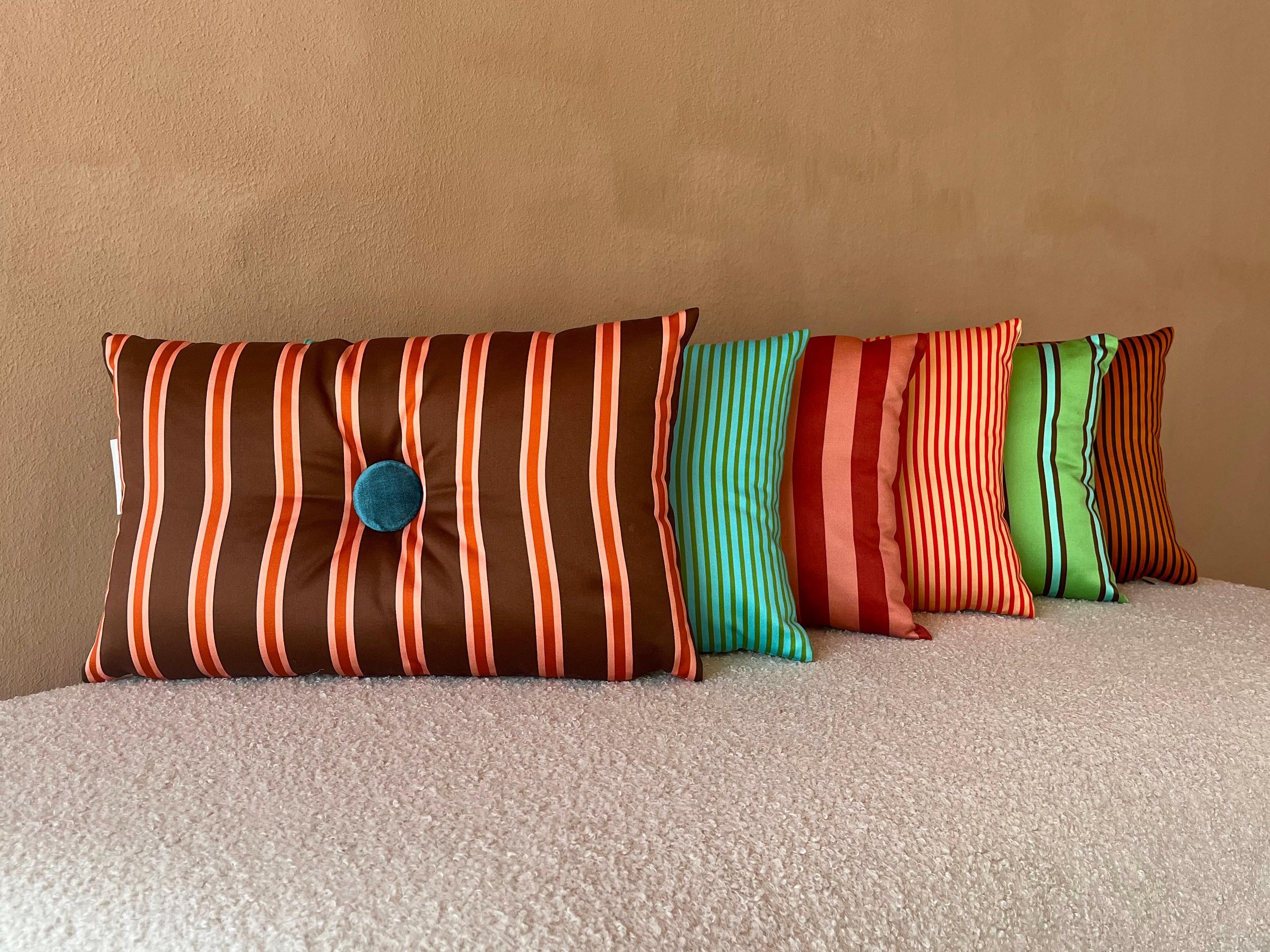 Set 2 cuscini a righe rosa, rosse e arancio con bottone im Angebot 1