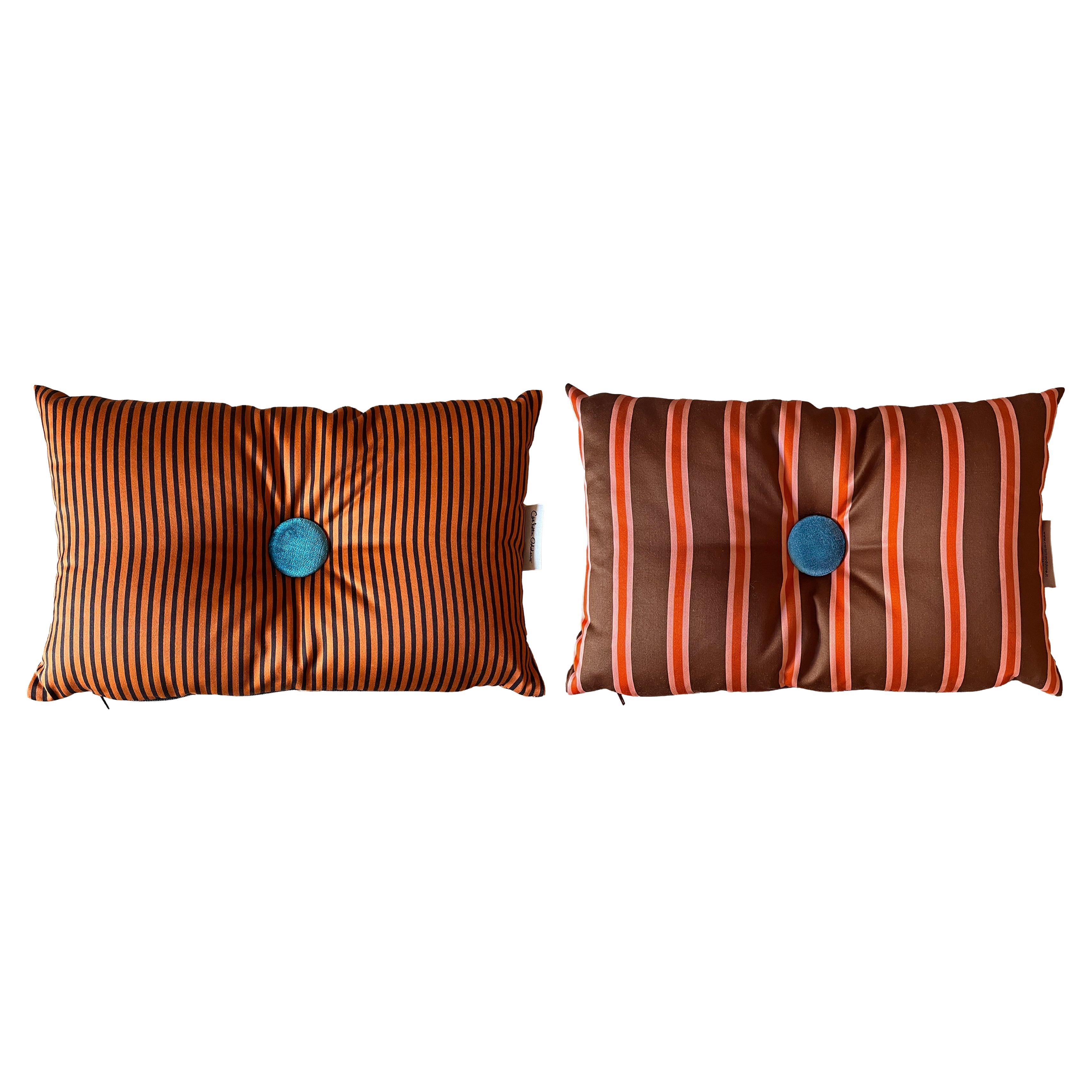 Set 2 cuscini a righe rosa, rosse e arancio con bottone im Angebot