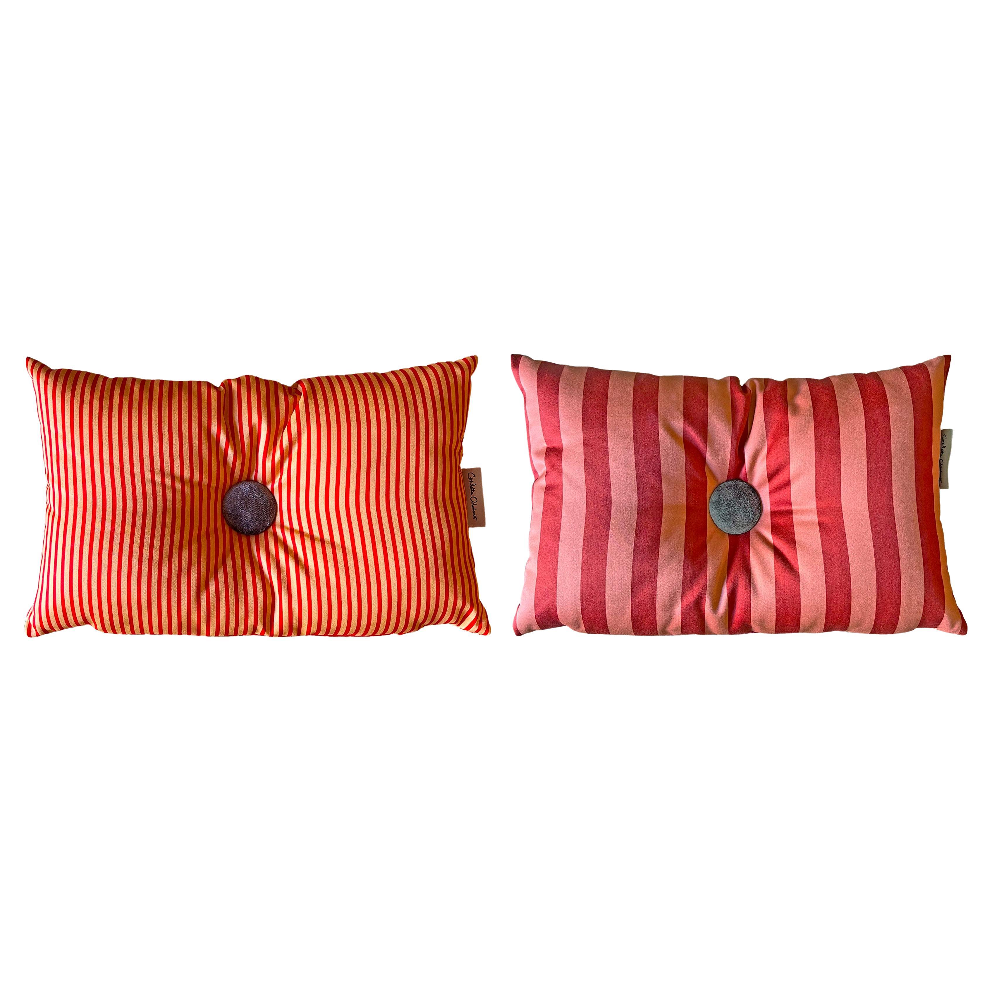 Set 2 cuscini in cotone a righe marroni, arancio e rosa con bottone