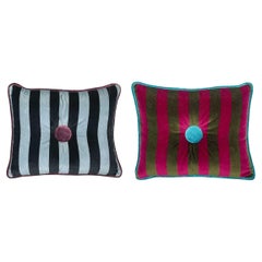 2er-Set jeansblau, grün, burgunderrot gestreifte Samtkissen mit Knopf