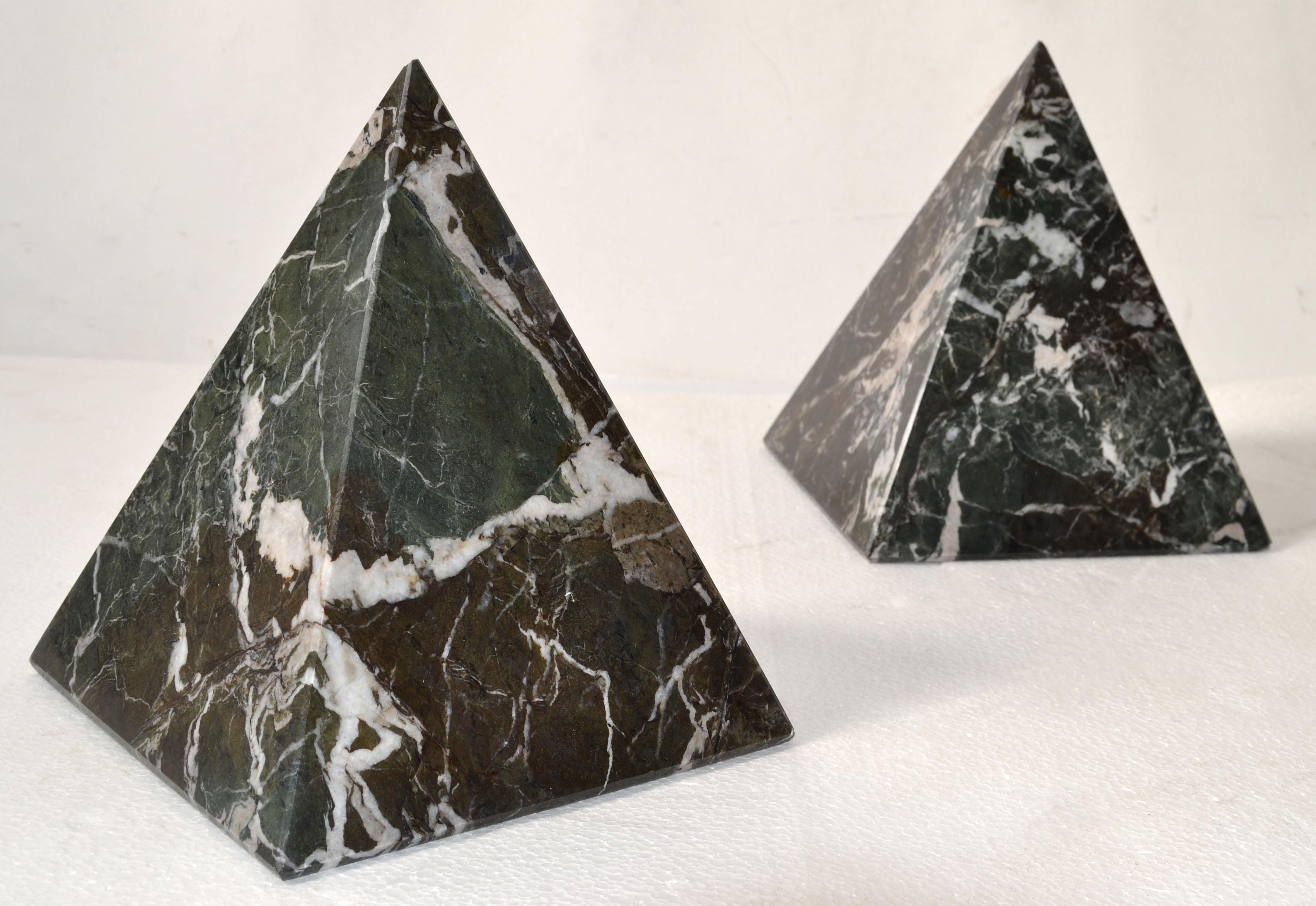 Mid-Century moderno Set 2 basi per tavolo a piramide in marmo verde Onice Lella, stile Massimo and Lella Vignelli in vendita