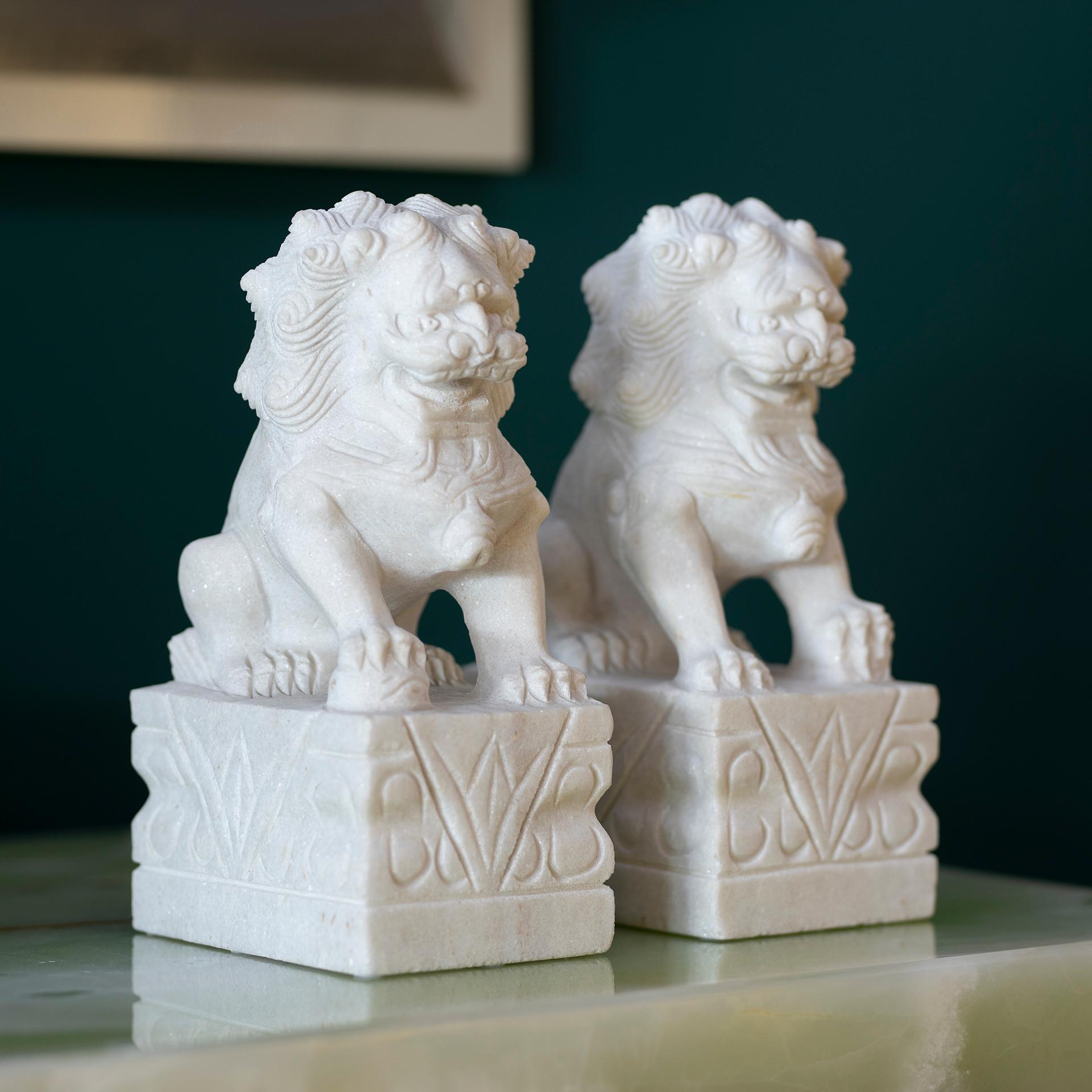 Modern Set/2 Lions, Calacatta Bianco Marble, Handmade by Lusitanus Home For Sale