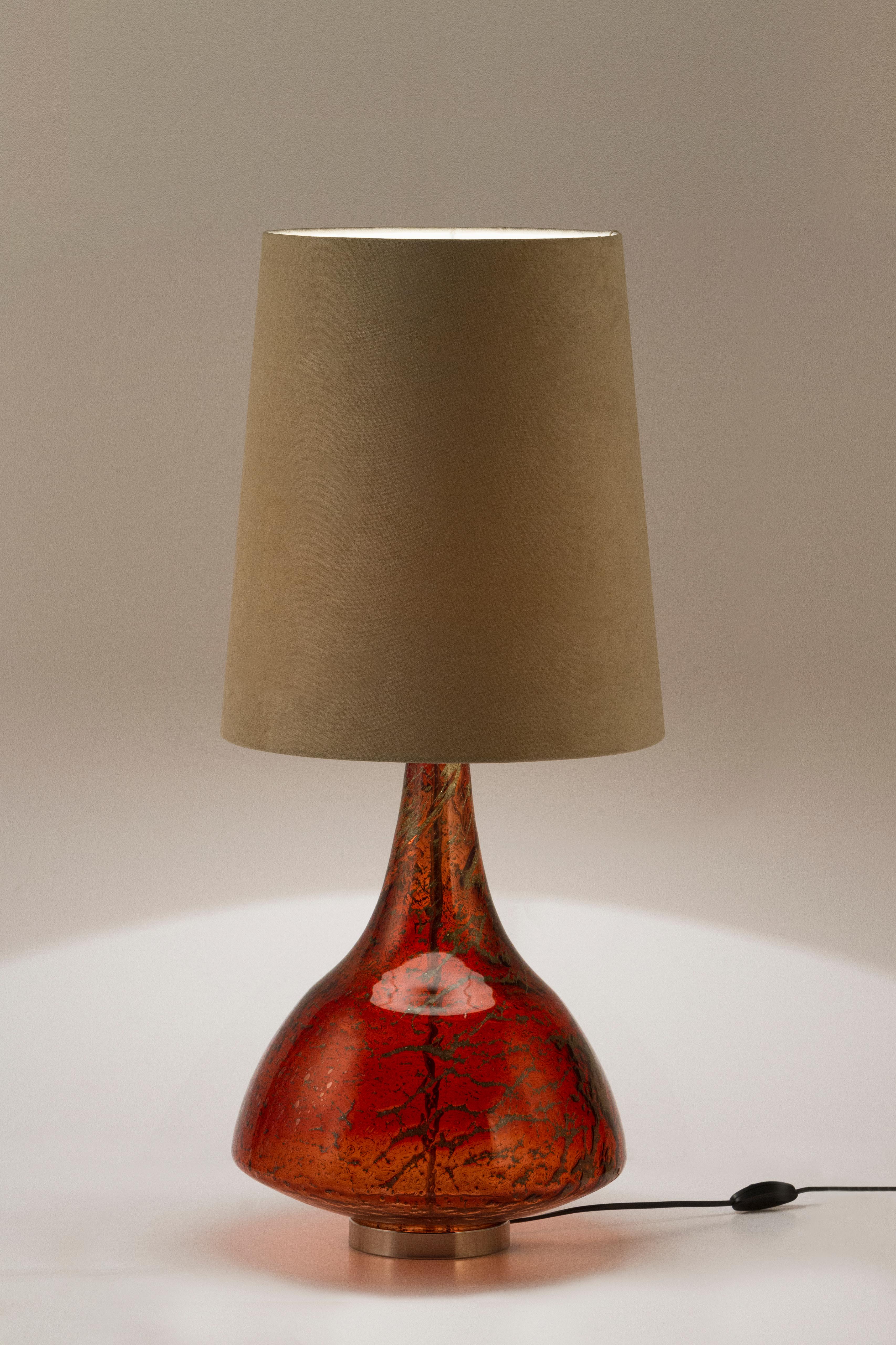 Portugais Set/2 lampes de table Modernity, base en verre, abat-jour en satin, fait à la main par Greenapple en vente