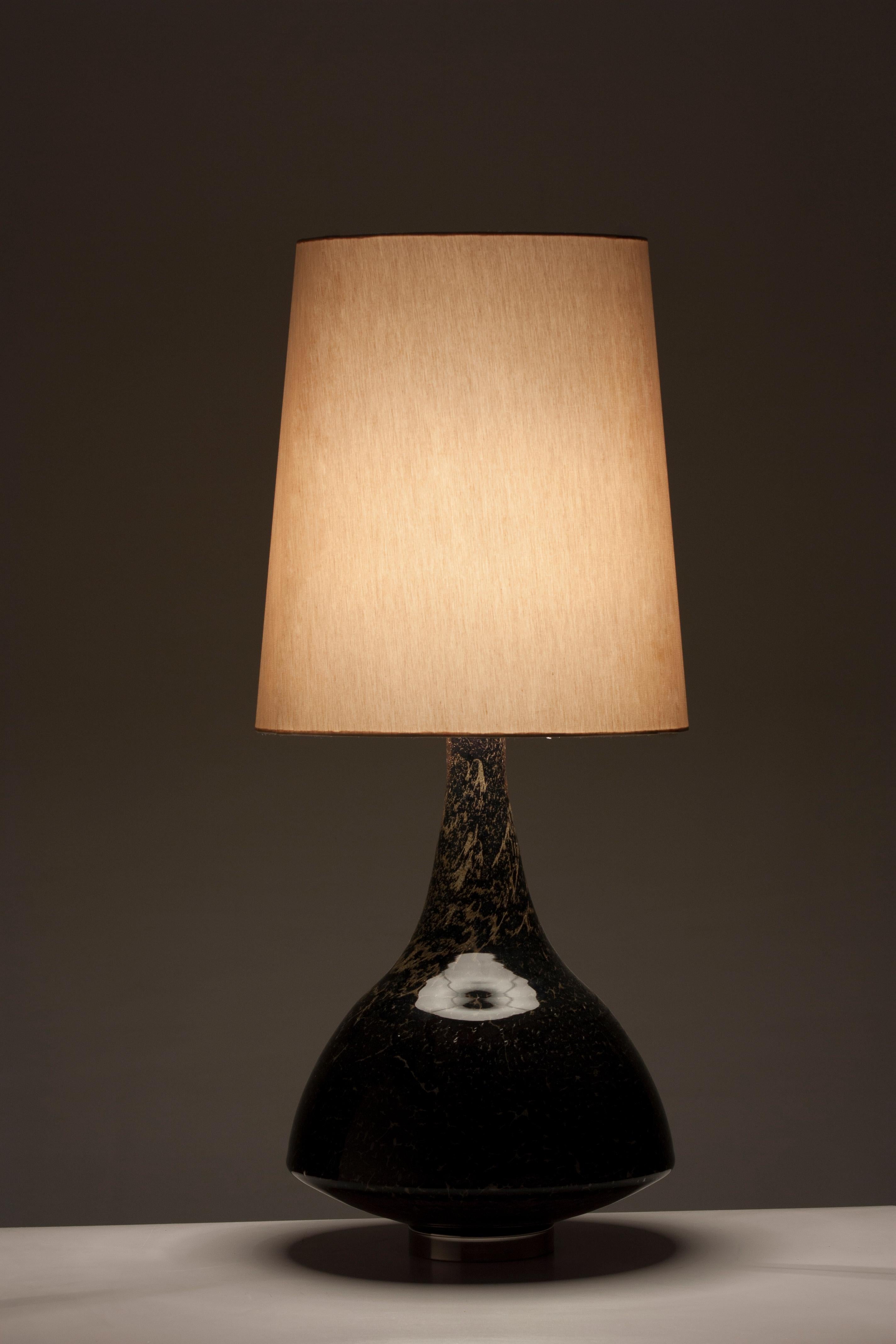Moderne Set/2 lampes de table Modernity, base en verre, abat-jour en soie, fait à la main par Greenapple en vente