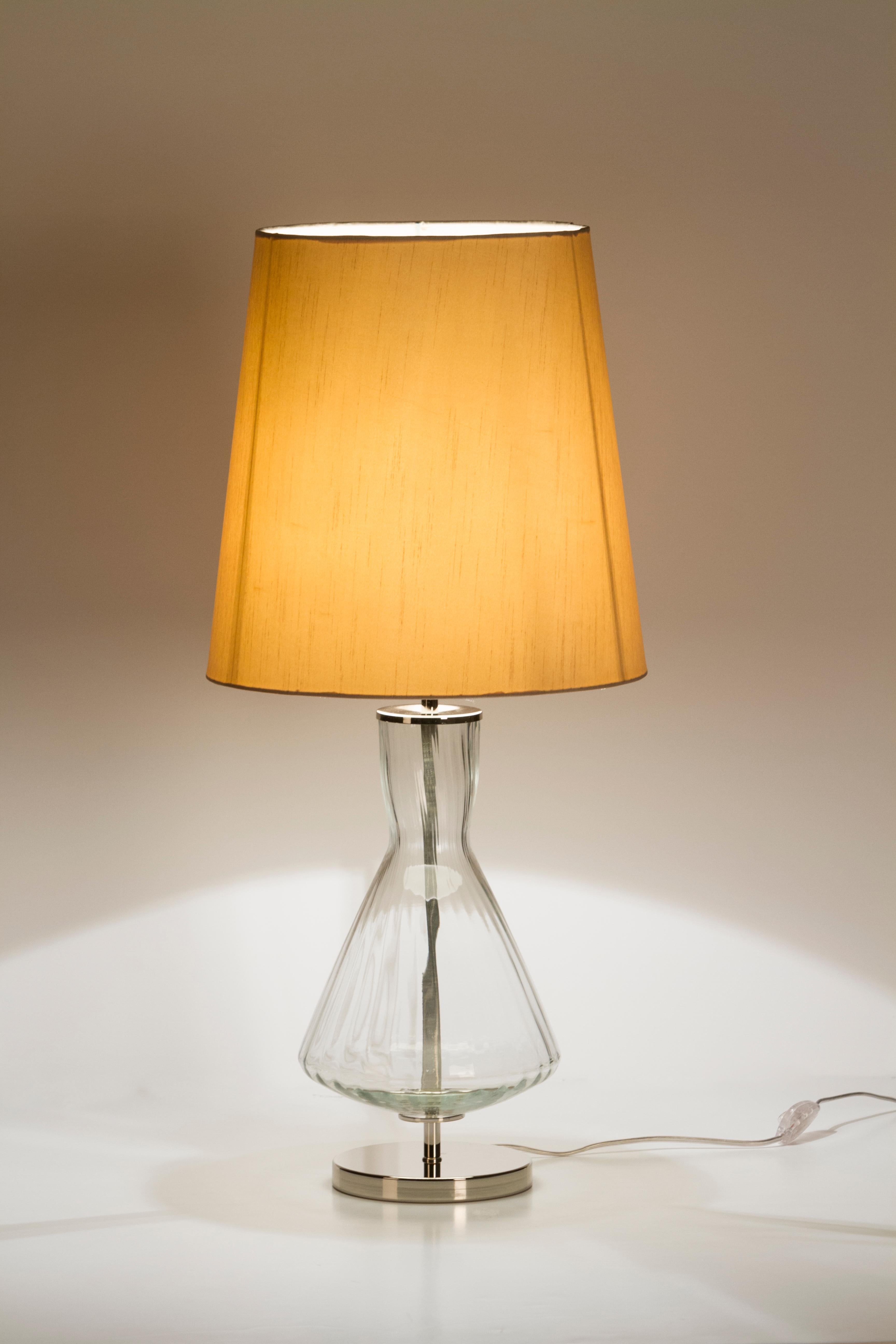 Moderne Set/2 lampes de table Modernity, base en verre, abat-jour en soie, fait à la main par Greenapple en vente