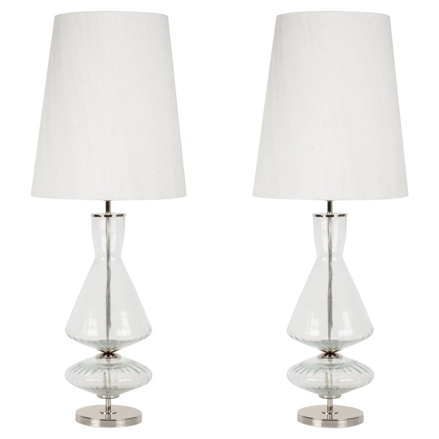 Set/2 Moderne Tischlampen, Glasfuß, Lampenschirm aus Seide, handgefertigt von Greenapple