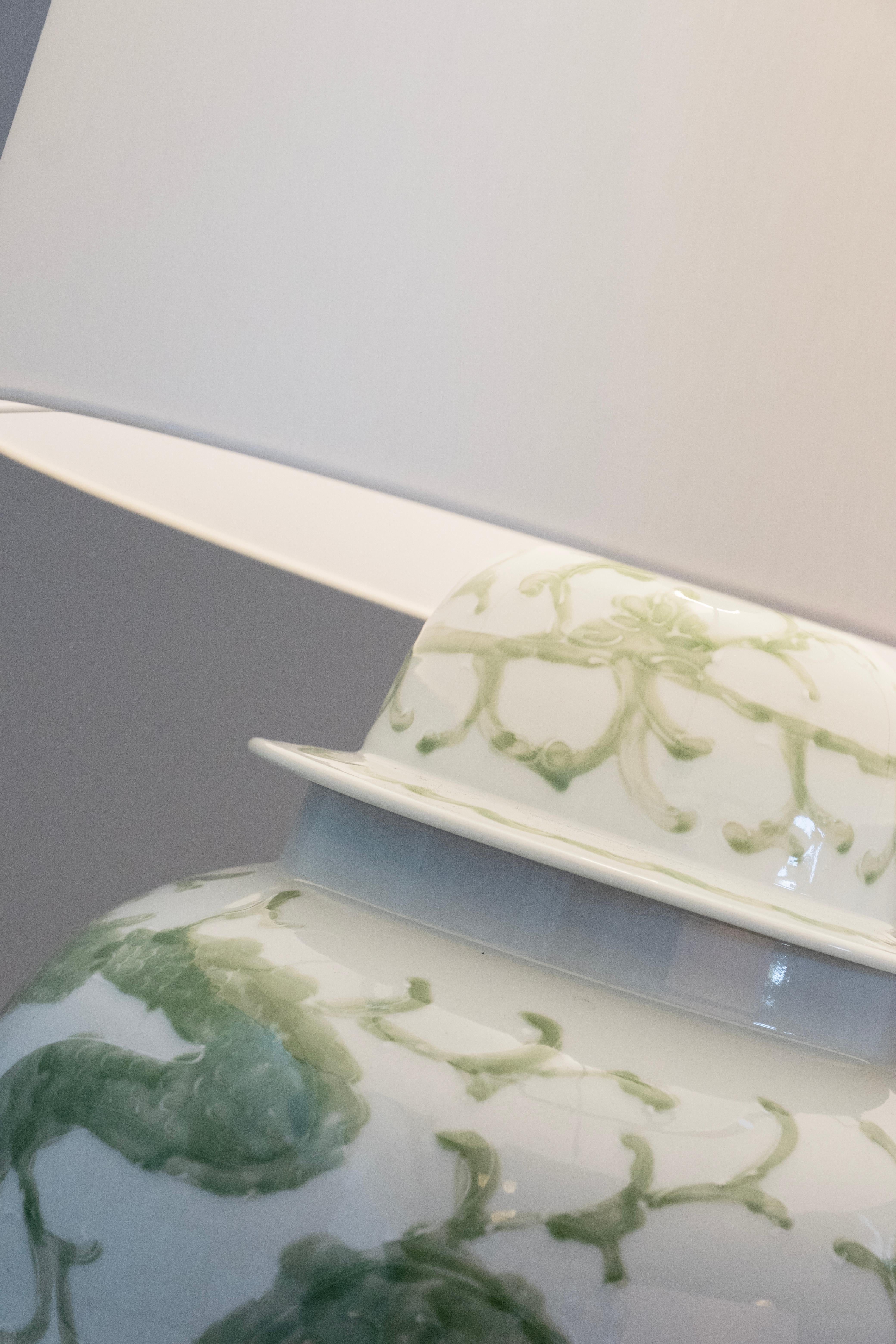 Set/2 lampes de table Modernity, socle en porcelaine, abat-jour en satin, fait main Greenapple en vente 2