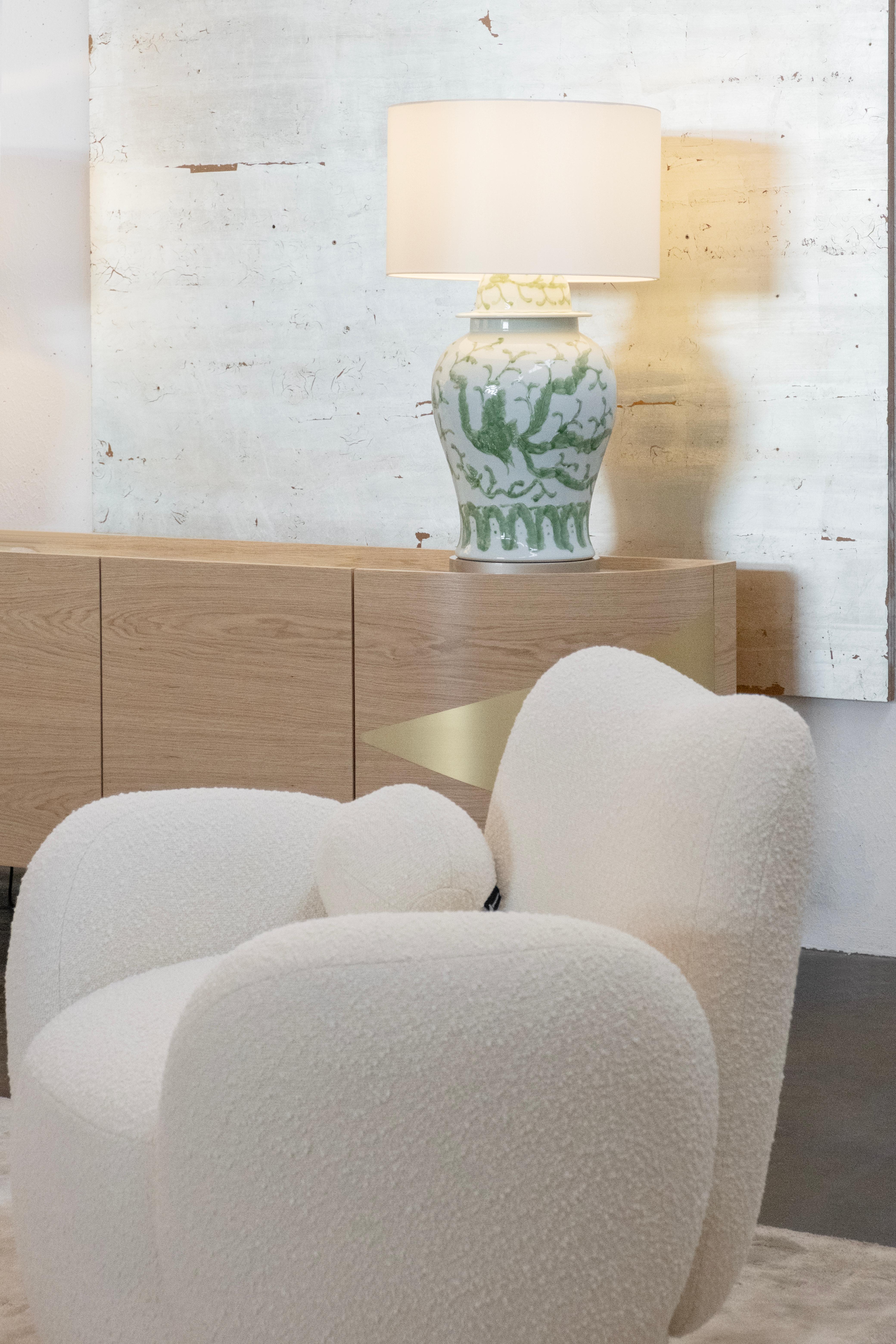 Fait main Set/2 lampes de table Modernity, socle en porcelaine, abat-jour en satin, fait main Greenapple en vente