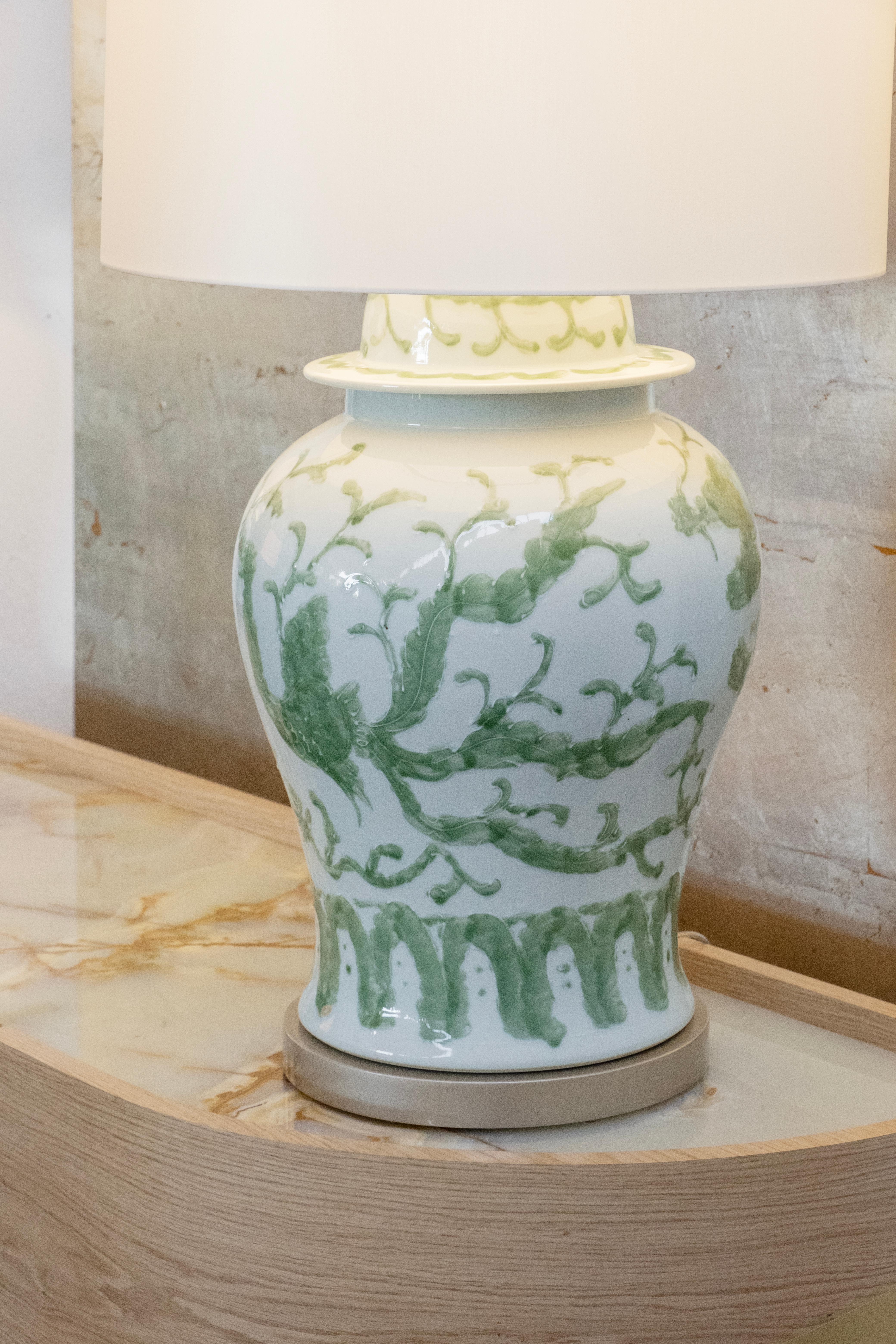 Set/2 lampes de table Modernity, socle en porcelaine, abat-jour en satin, fait main Greenapple Neuf - En vente à Dallas, TX