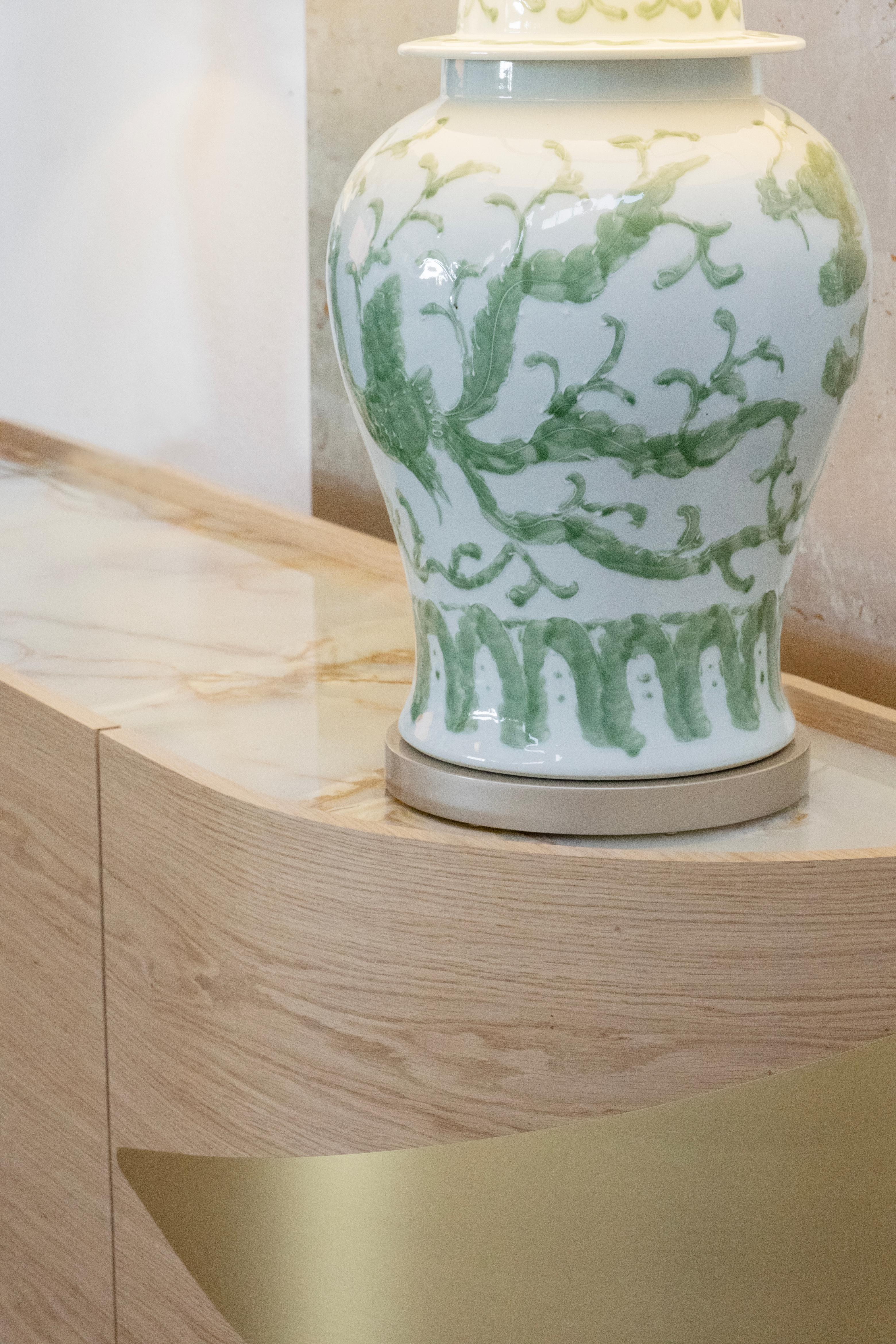 Set/2 lampes de table Modernity, socle en porcelaine, abat-jour en satin, fait main Greenapple en vente 1