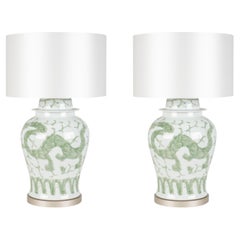 Set/2 Moderne Tischlampen, Porzellansockel, Satinierter Lampenschirm, Handgefertigt Greenapple