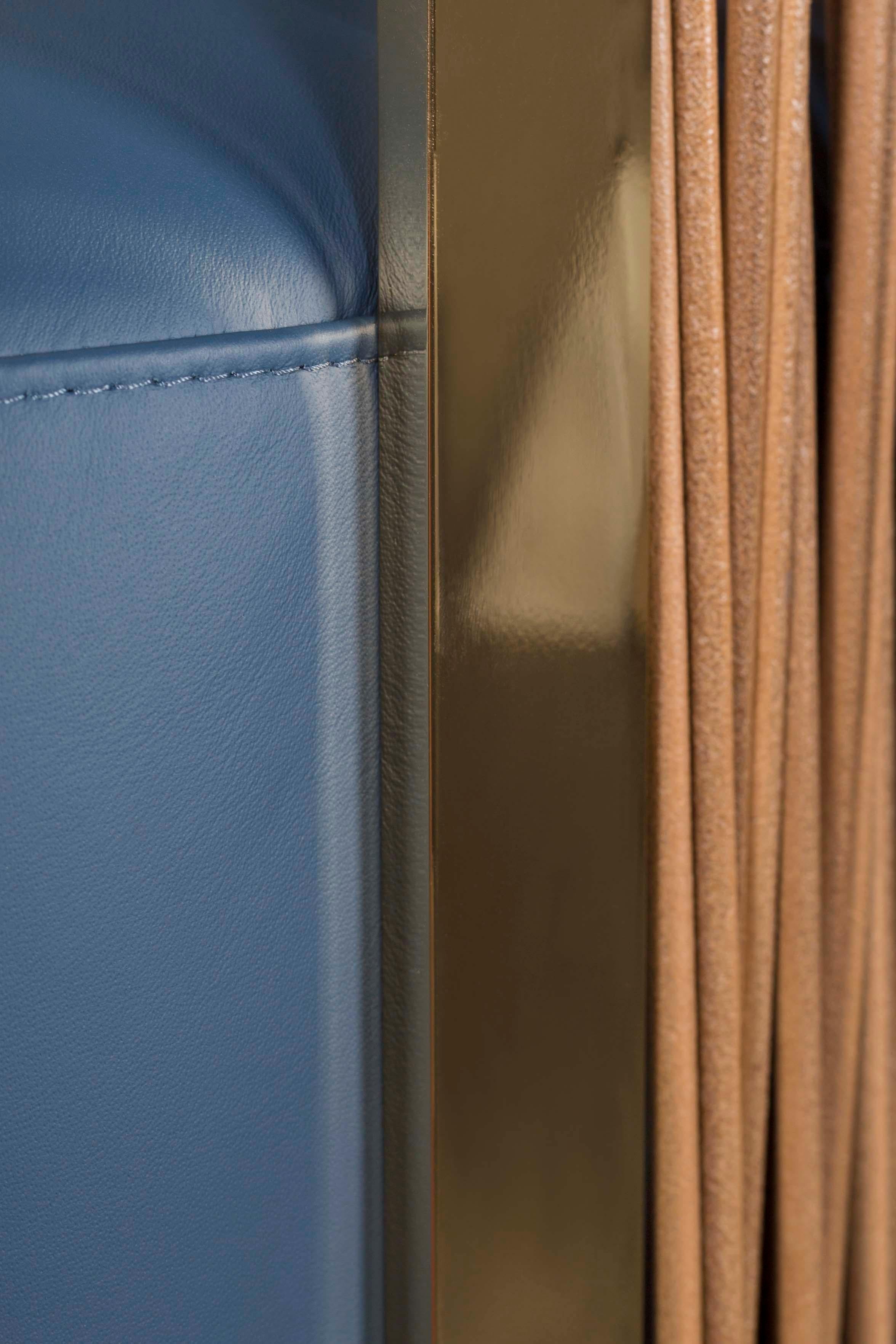 Set/2 Fauteuil Thea Modernity en cuir naturel et bleu fait main en Italie par Fendi Neuf - En vente à Lisboa, PT