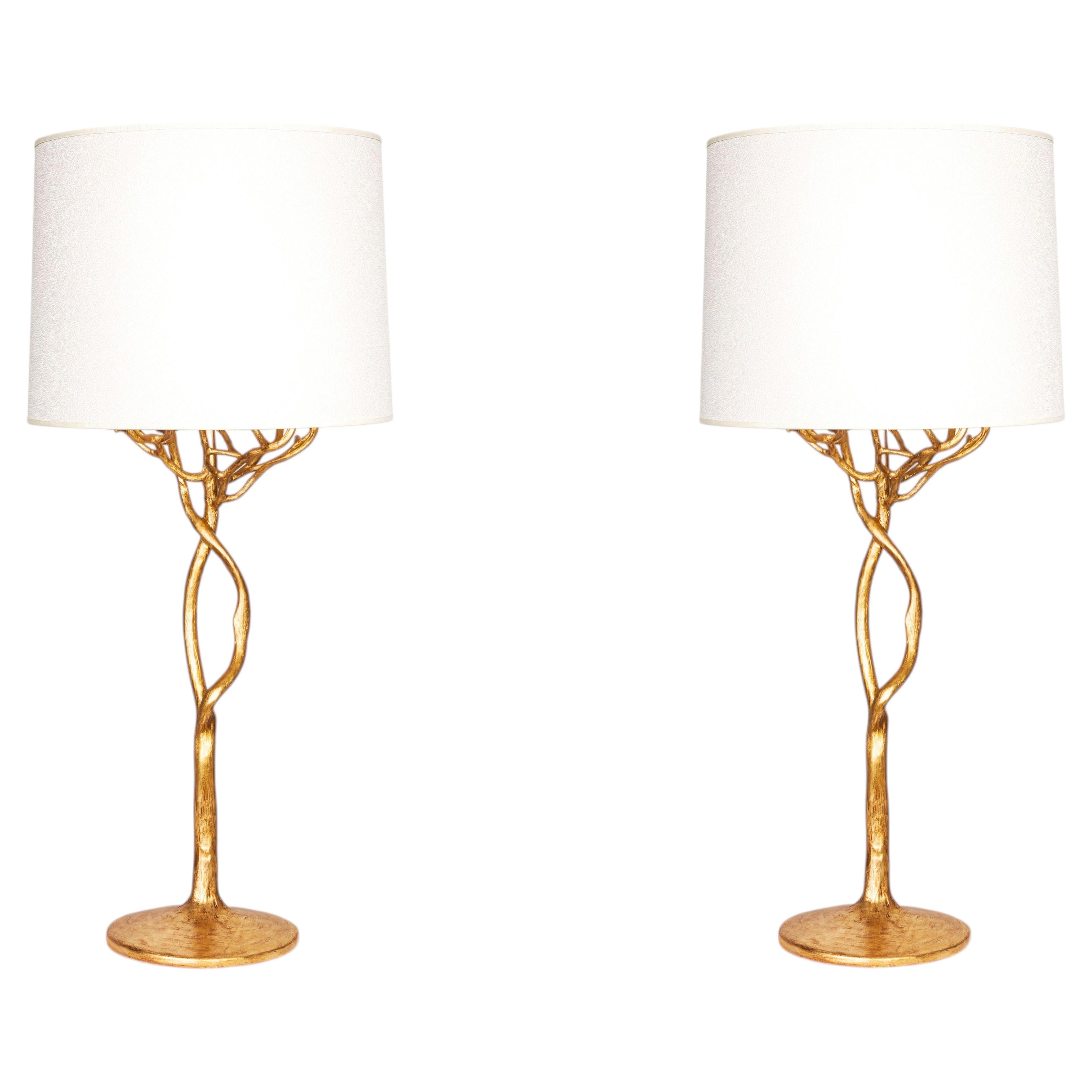 Set/2 Moderne Bio-Tischlampe Etna von Benediko, Blattgold, weißer Lampenschirm im Angebot