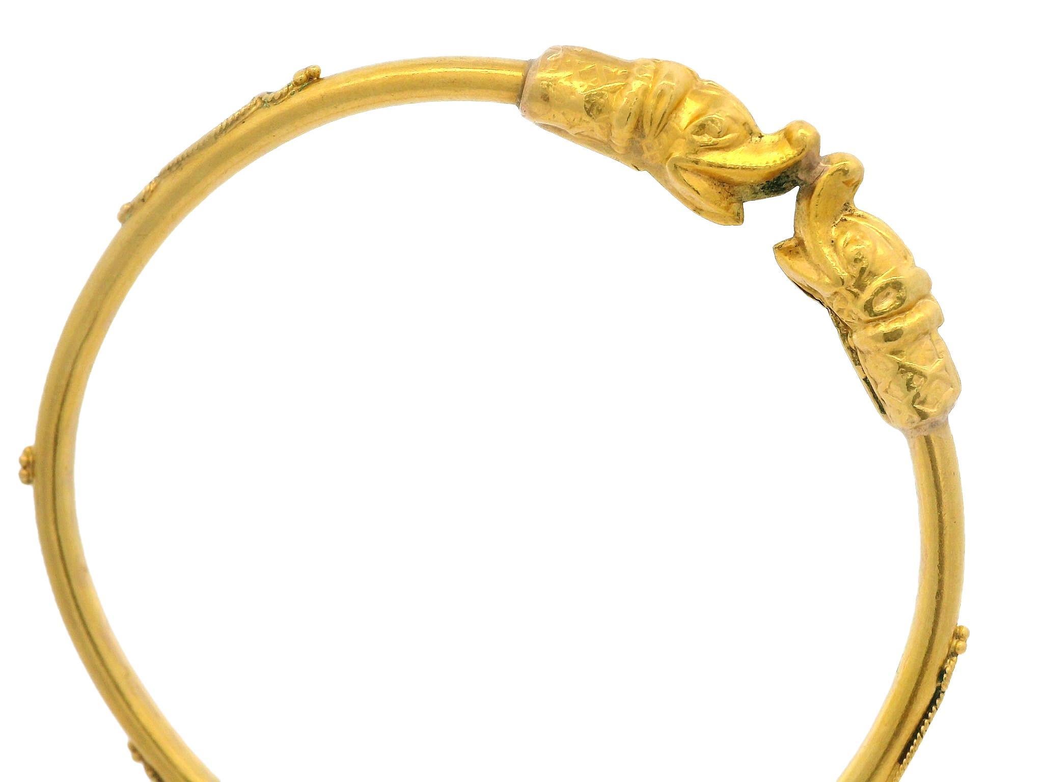 Ensemble de 2 paires de bracelets jonc vintage en or jaune 21 carats émaillé à motif animal en vente 2