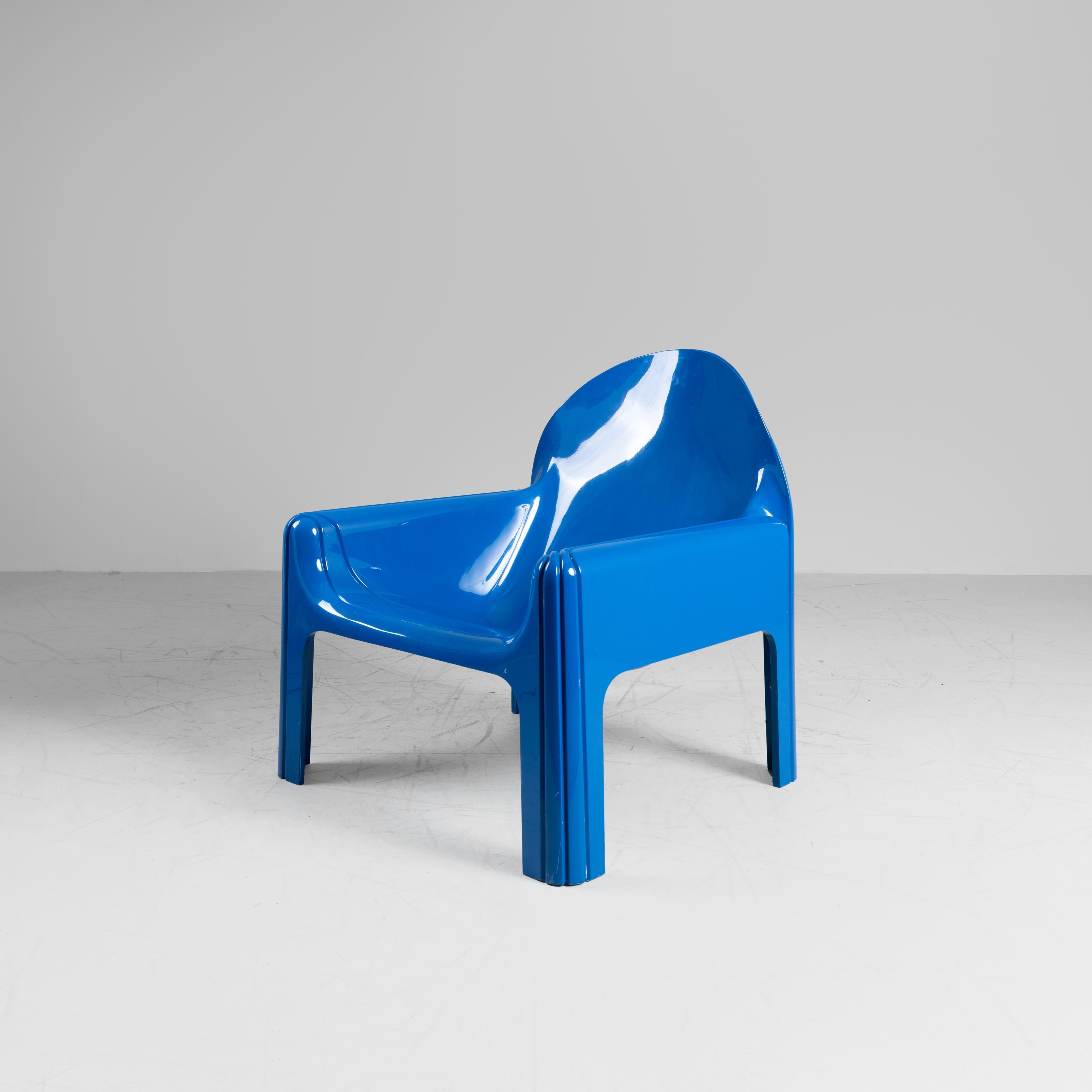 Set 2 poltrone 4794 blu, Gae Aulenti, Kartell In condizioni buone in vendita a Milano, Lombardia