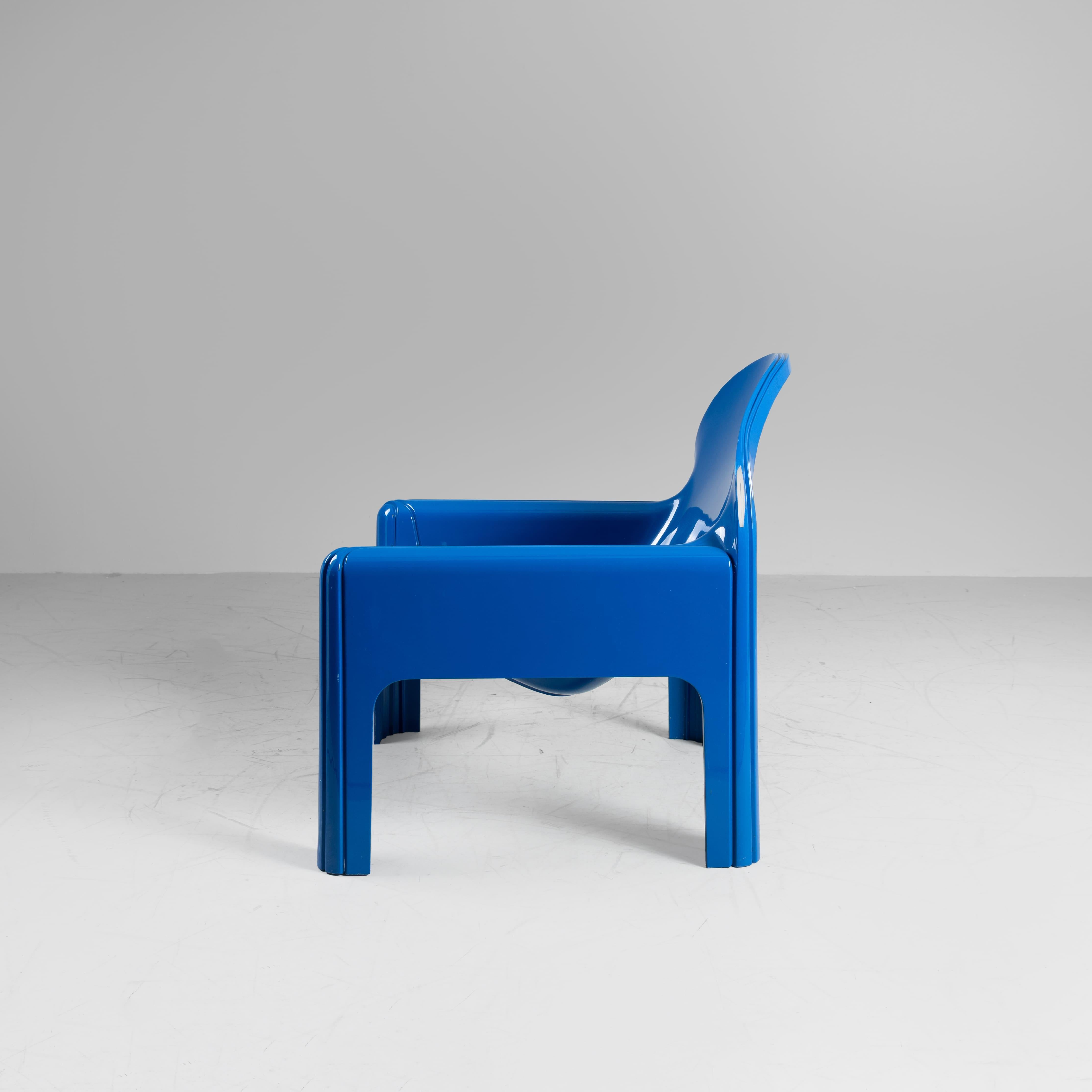 Late 20th Century Set 2 poltrone 4794 blu, Gae Aulenti, Kartell in vendita