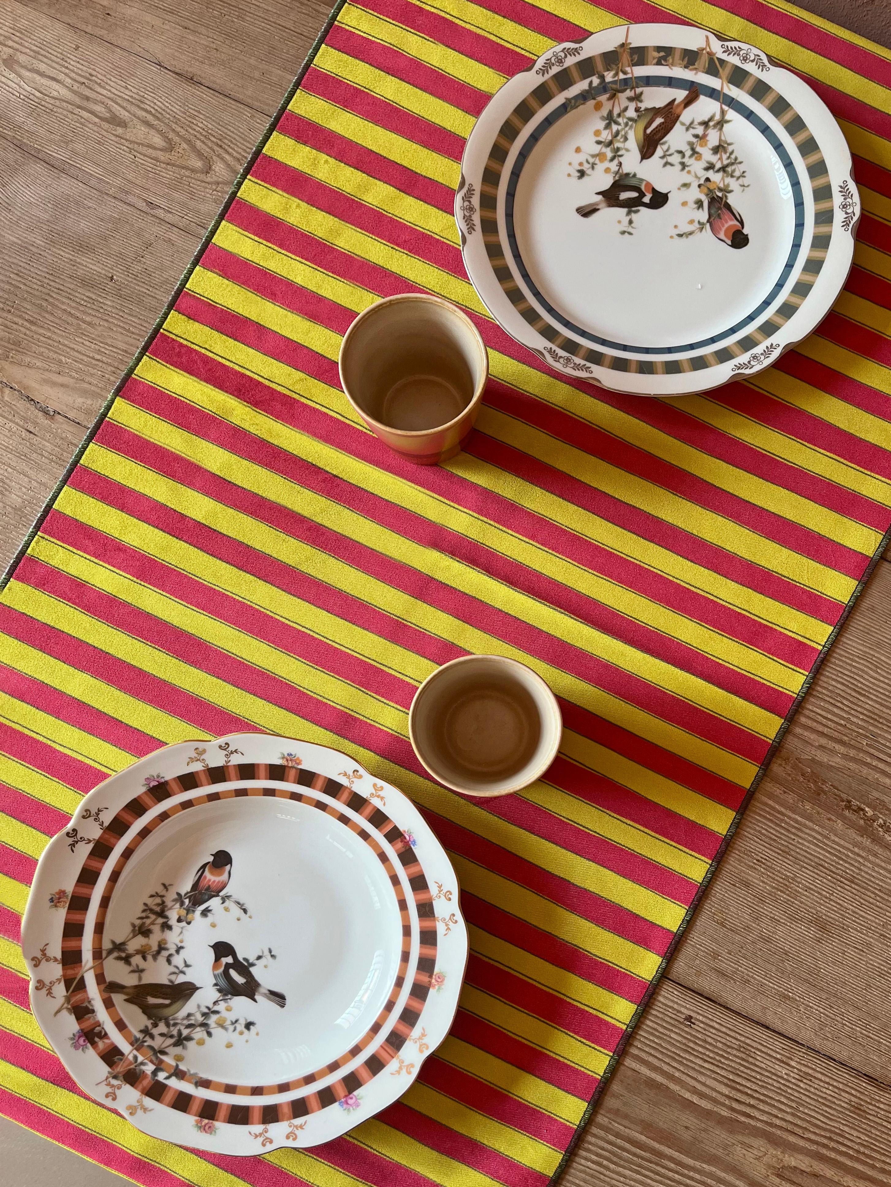 Italian Set 2 Runner in velluto di poliestere; fantasia tropicale e righe in vendita