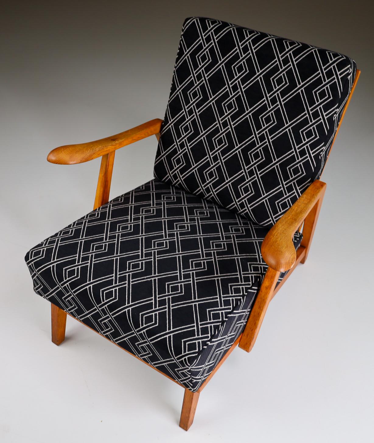 Set/2 Sculptural Armchairs in Oak and Reupholstered Fabric, France, 1950s For Sale 4