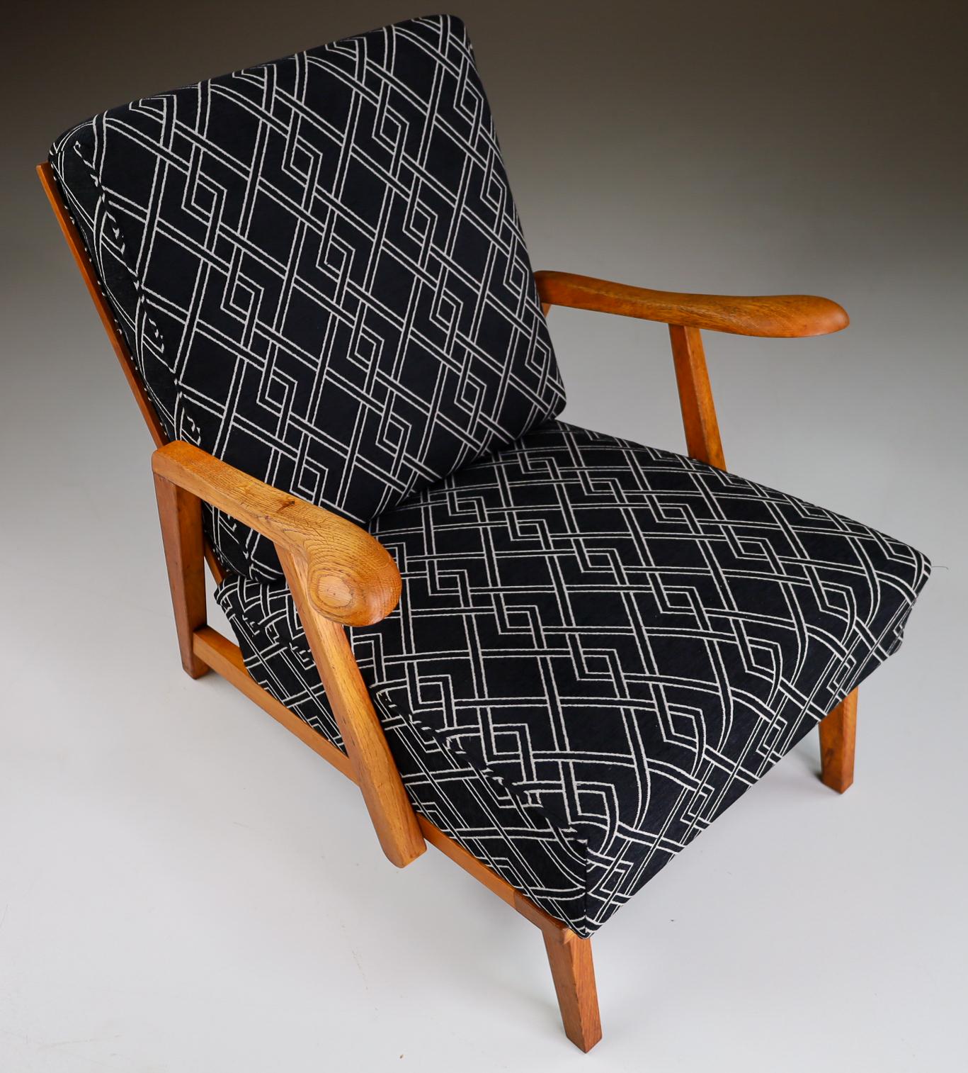Set/2 Sculptural Armchairs in Oak and Reupholstered Fabric, France, 1950s For Sale 2