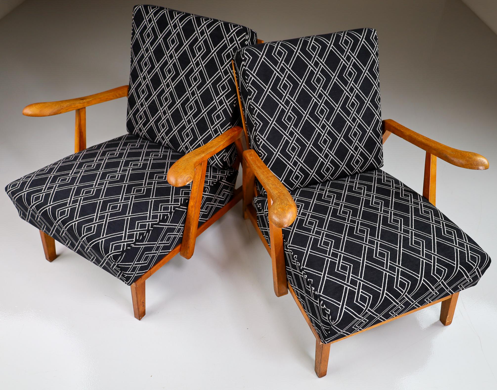 Set/2 Sculptural Armchairs in Oak and Reupholstered Fabric, France, 1950s For Sale 3