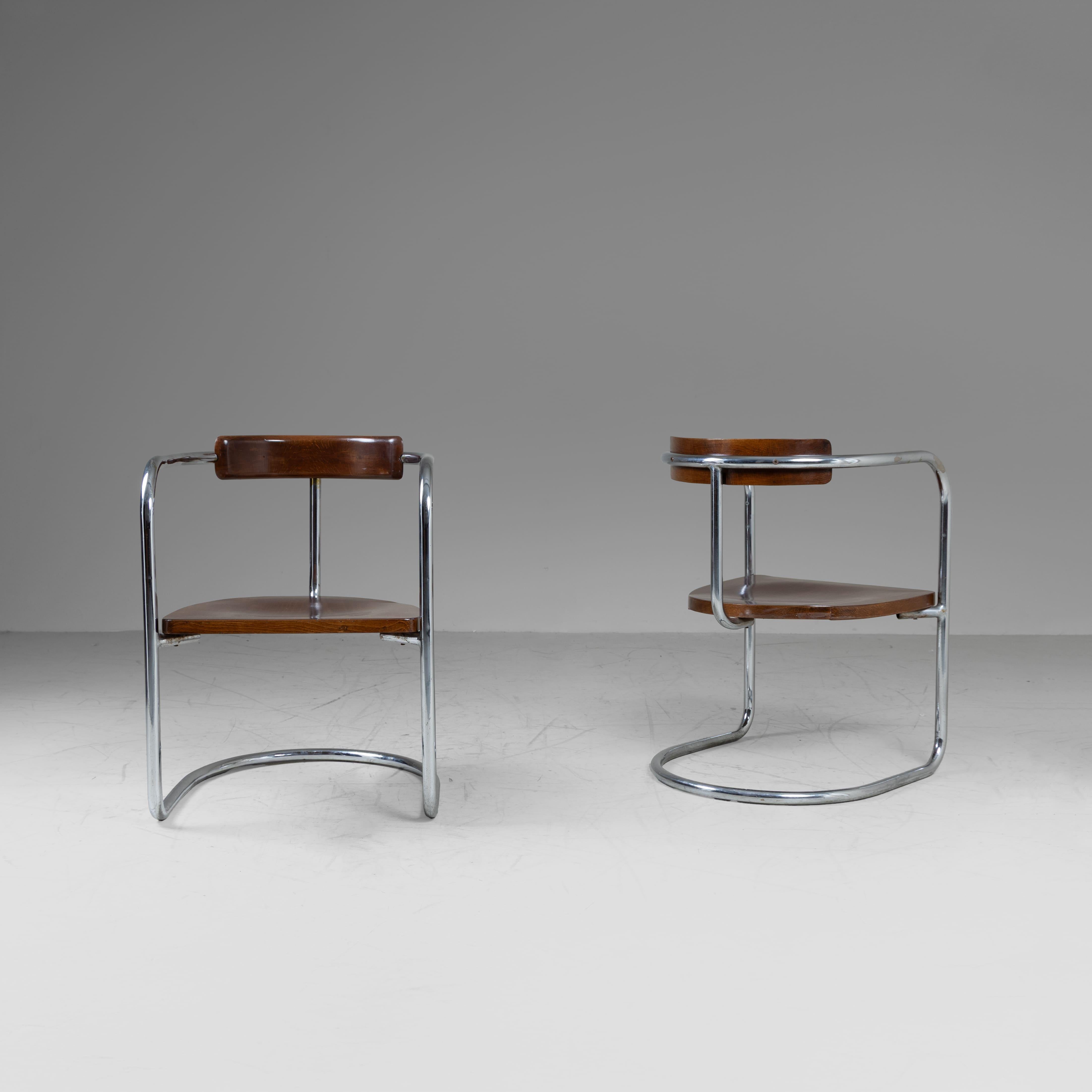 Set 2 sedie e tavolino in stile razionalista, Produzione Cova, 1935 im Zustand „Gut“ im Angebot in Milano, Lombardia