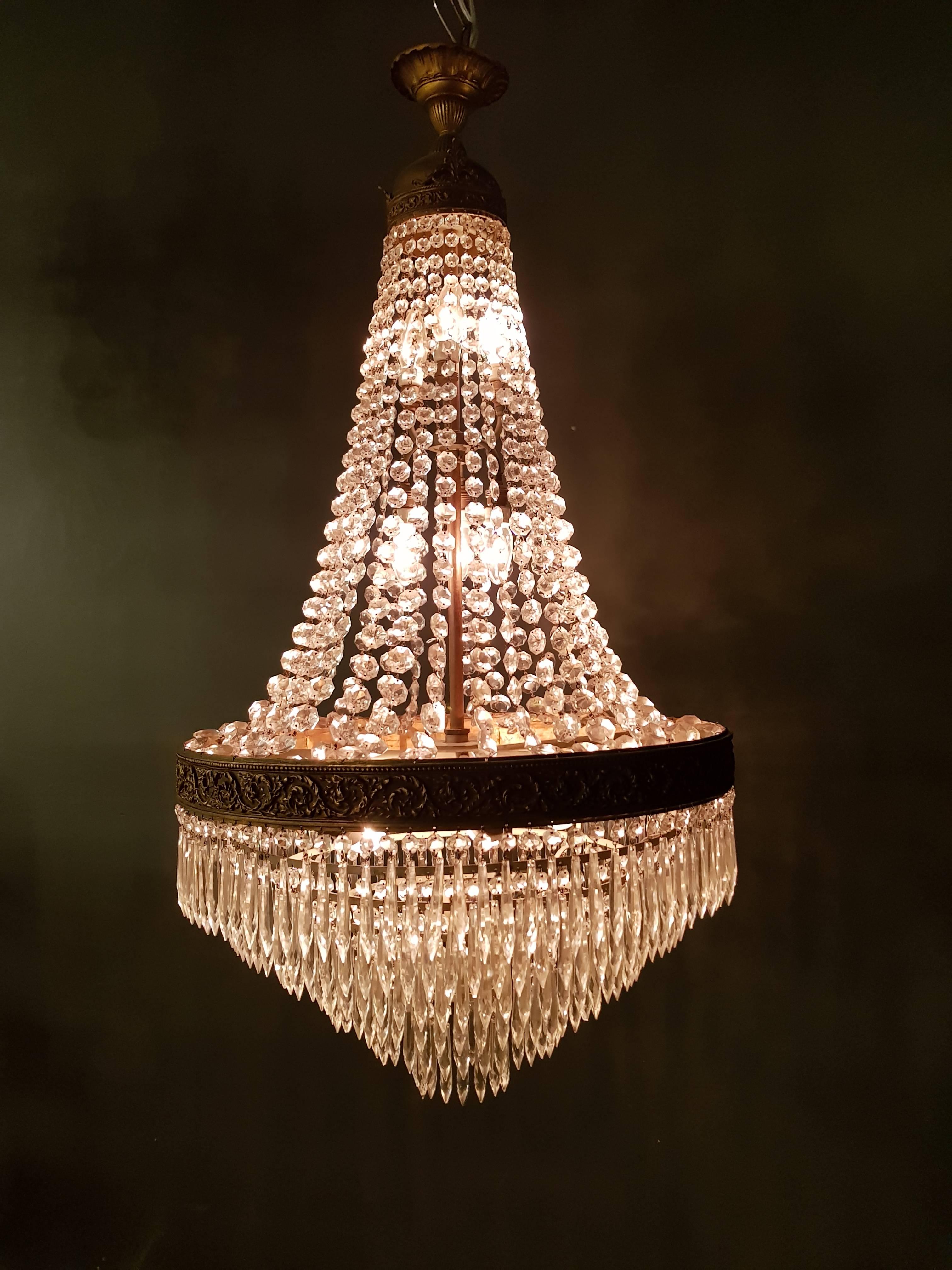 Pair (Two Pieces)
Original preserved chandelier, circa 1920. Cabling and sockets completely renewed. Crystal hand-knotted.
Measures: Total height 115 cm height diameter 60 cm weight (approximately) 18kg
Set 2 x 'Sac a Perle' pair of crystal