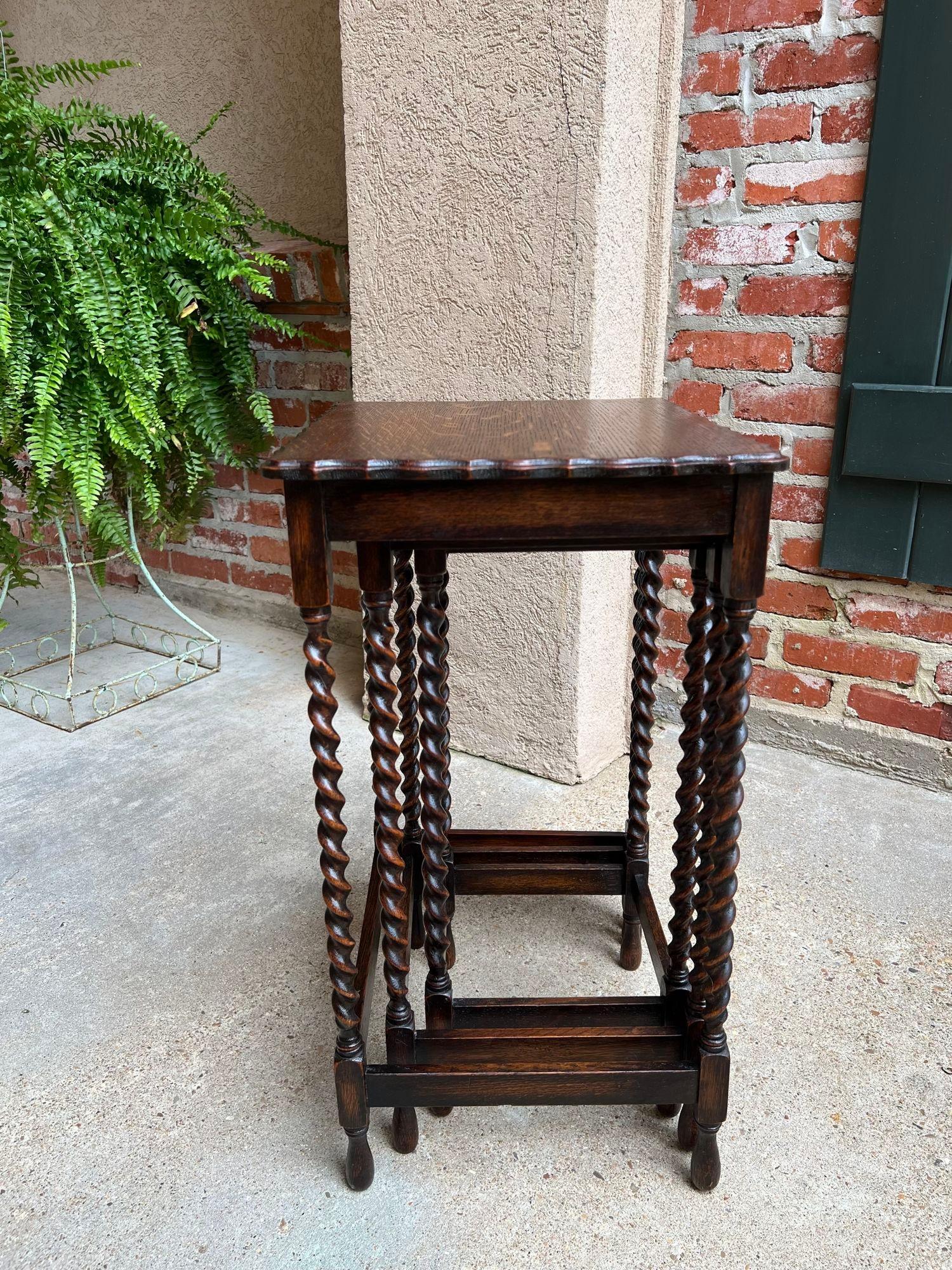 Set 3 Antique English Nesting Table End Sofa Table Barley Twist Tiger Oak Petite In Good Condition In Shreveport, LA