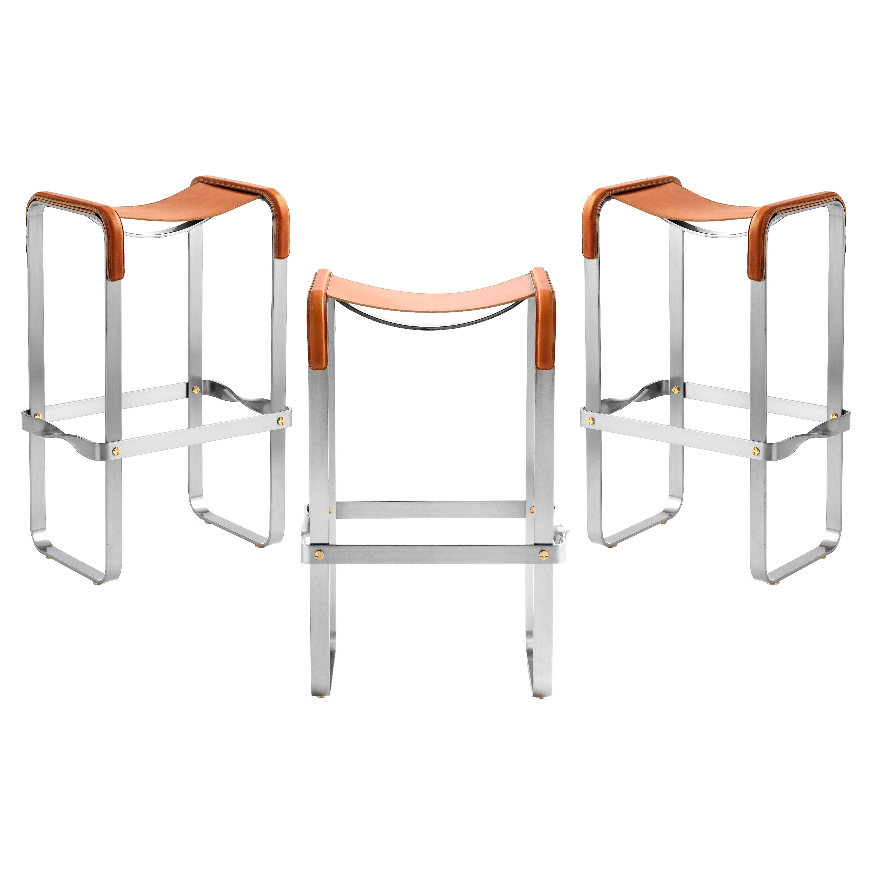 Set 3 sgabelli da bar classici contemporanei in metallo anticato e pelle naturale tabacco