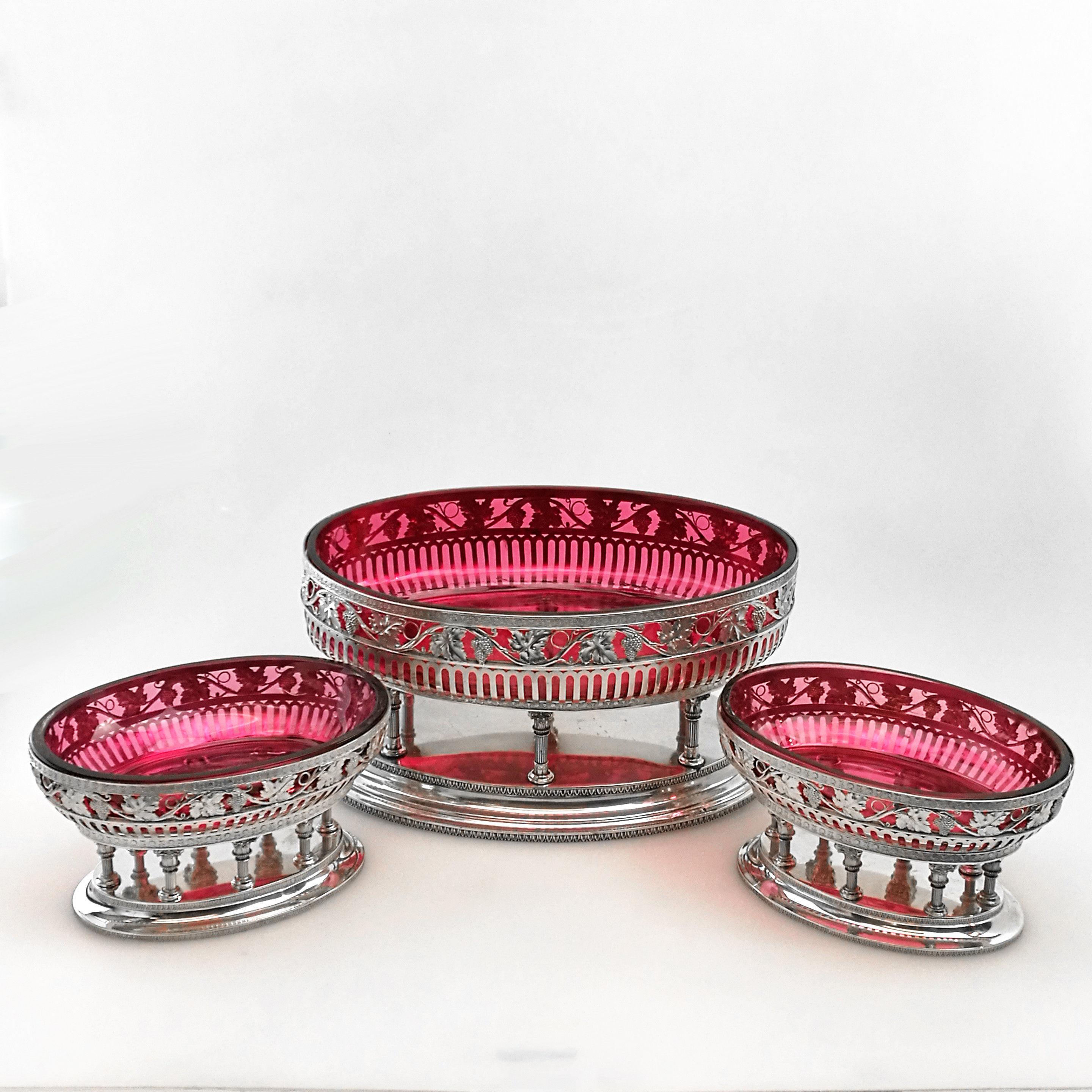 Set of 3 German Solid Silver Comports / Dishes / Centrepiece, circa 1900 In Good Condition In London, GB