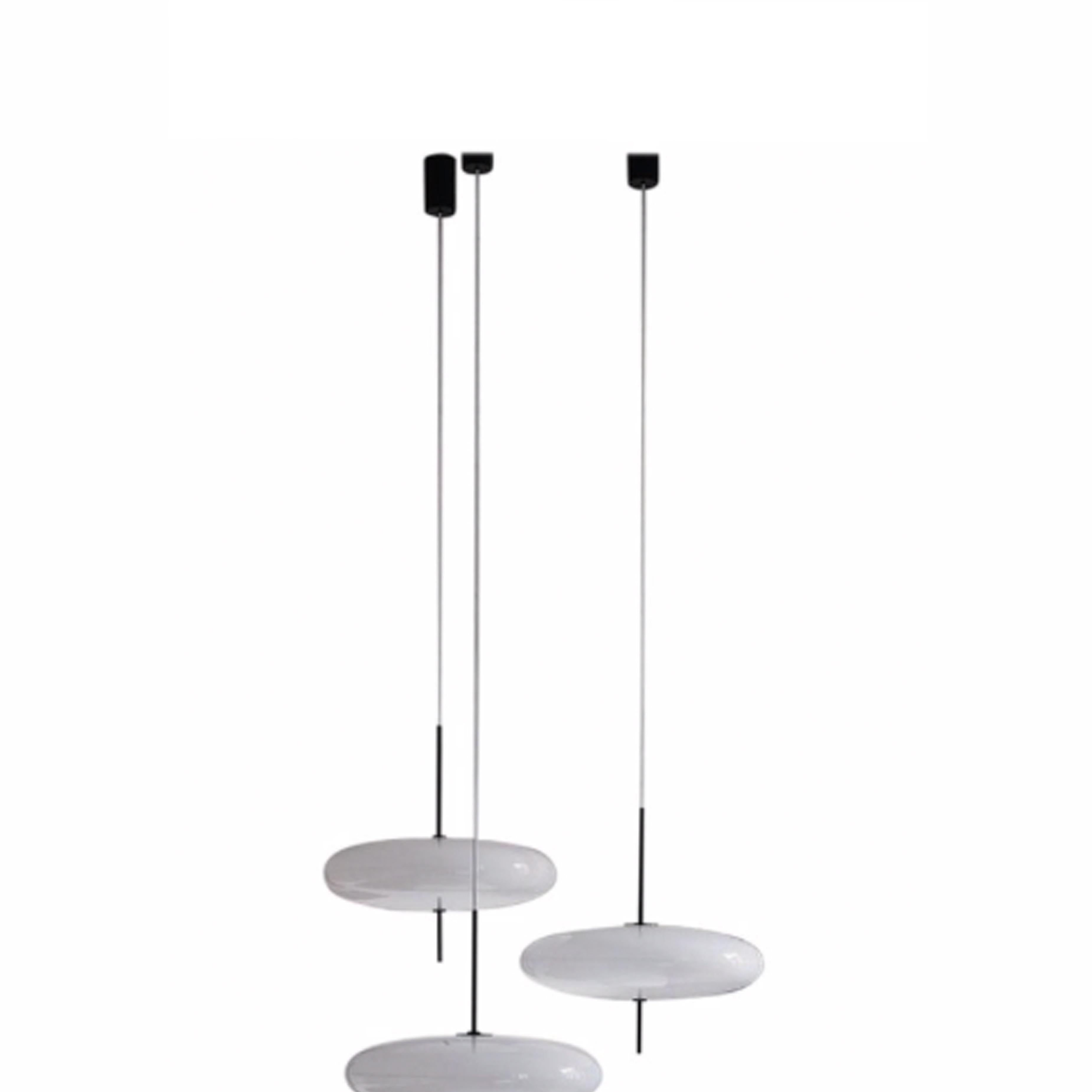 Set 3 Gino Sarfatti Lamp Model 2065 White Diffuser, Black Hardware  In New Condition For Sale In Barcelona, Barcelona