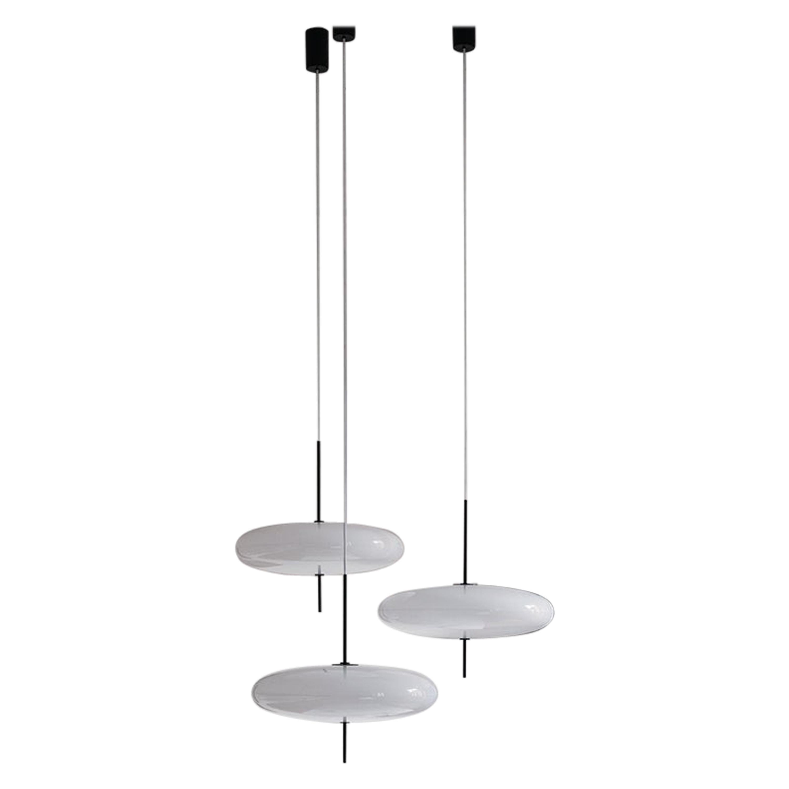 Set 3 Gino Sarfatti-Lampe, Modell 2065, weißer Diffusor, schwarze Hardware, weißer Kabel im Angebot