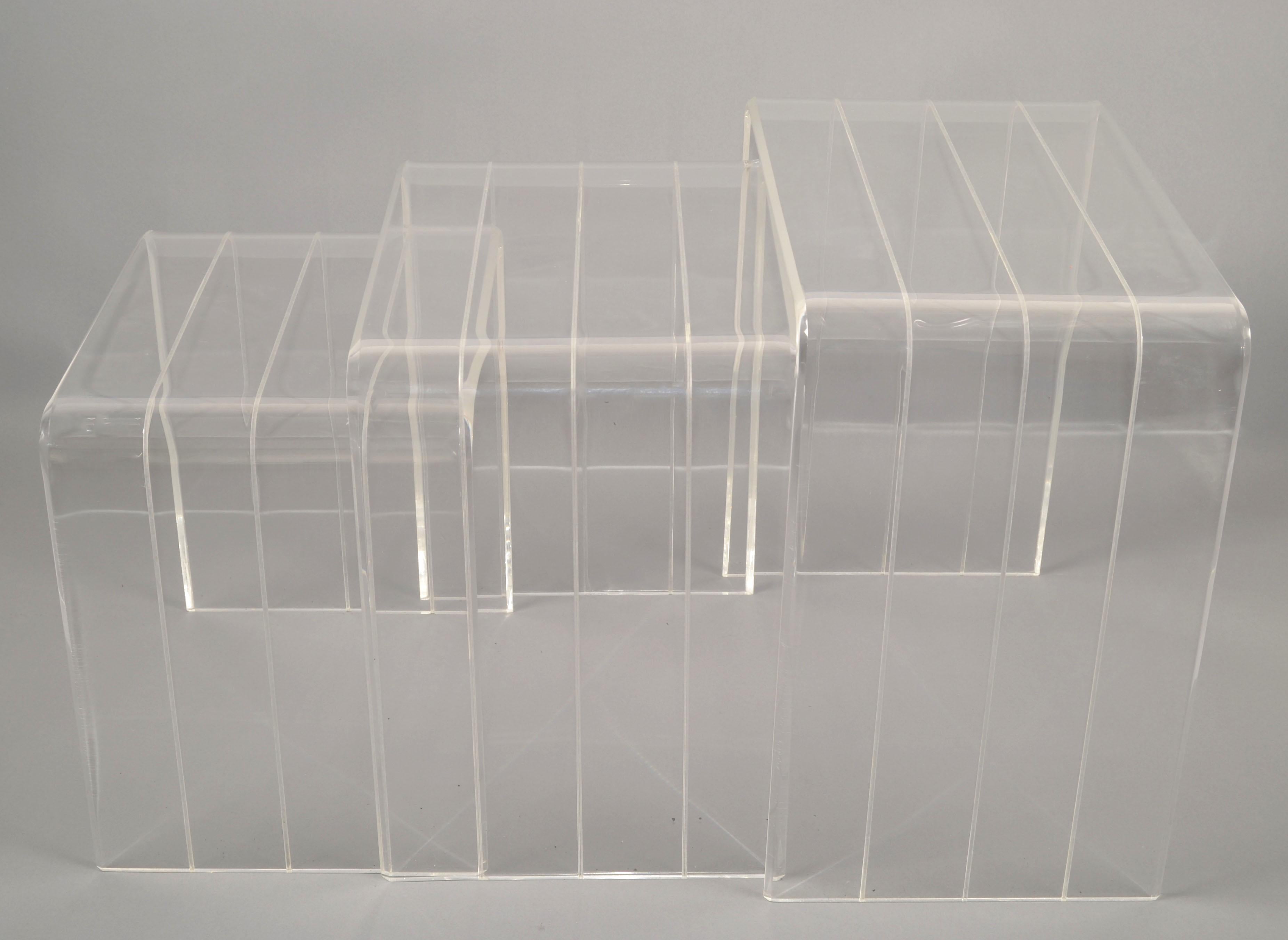 Set 3 Italian Etched Lucite Waterfall Nesting Tables Stacking Tables Stools 1970 In Good Condition For Sale In Miami, FL